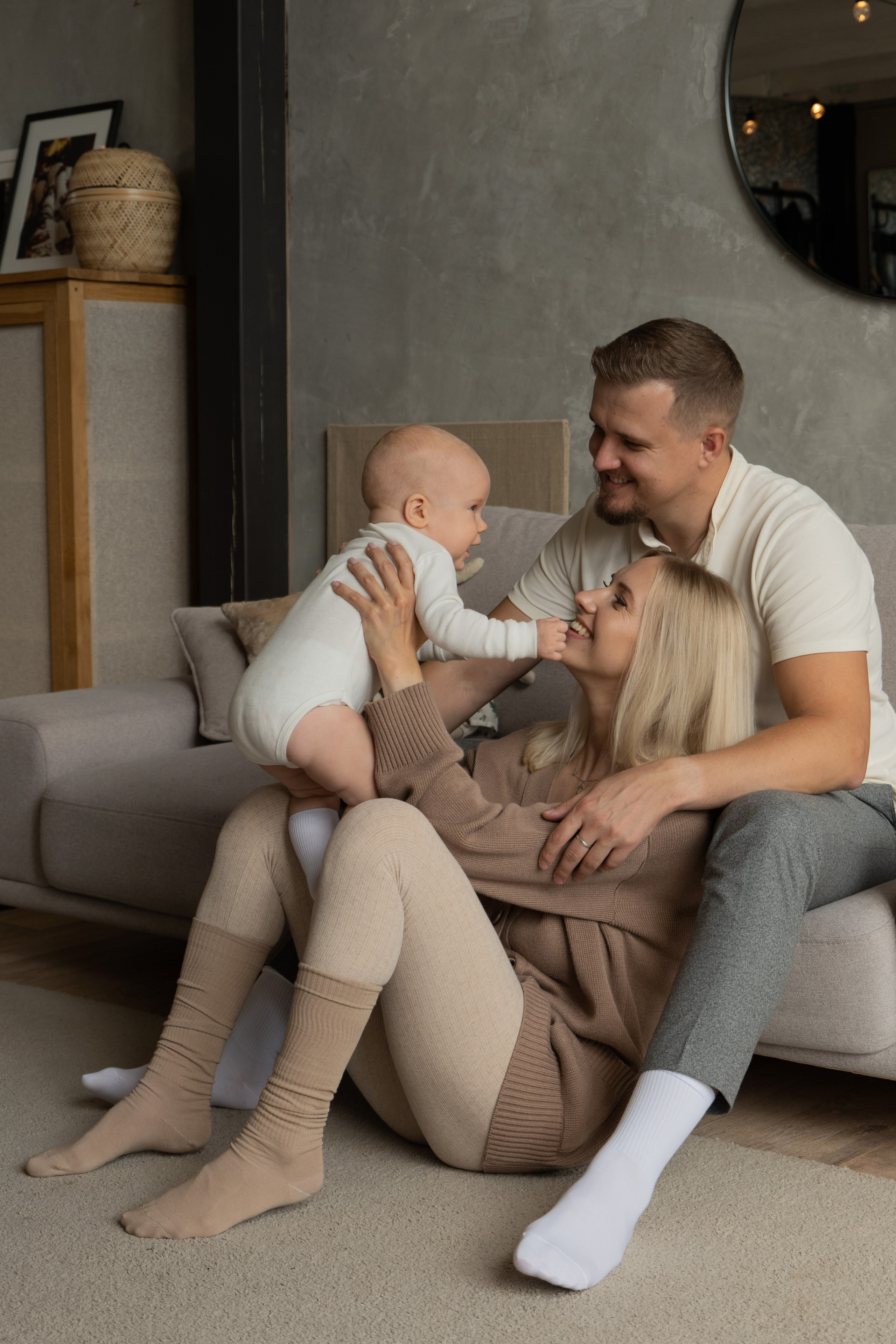 Студийная семейная фотосессия. Фотограф видеограф Ольга Василевская