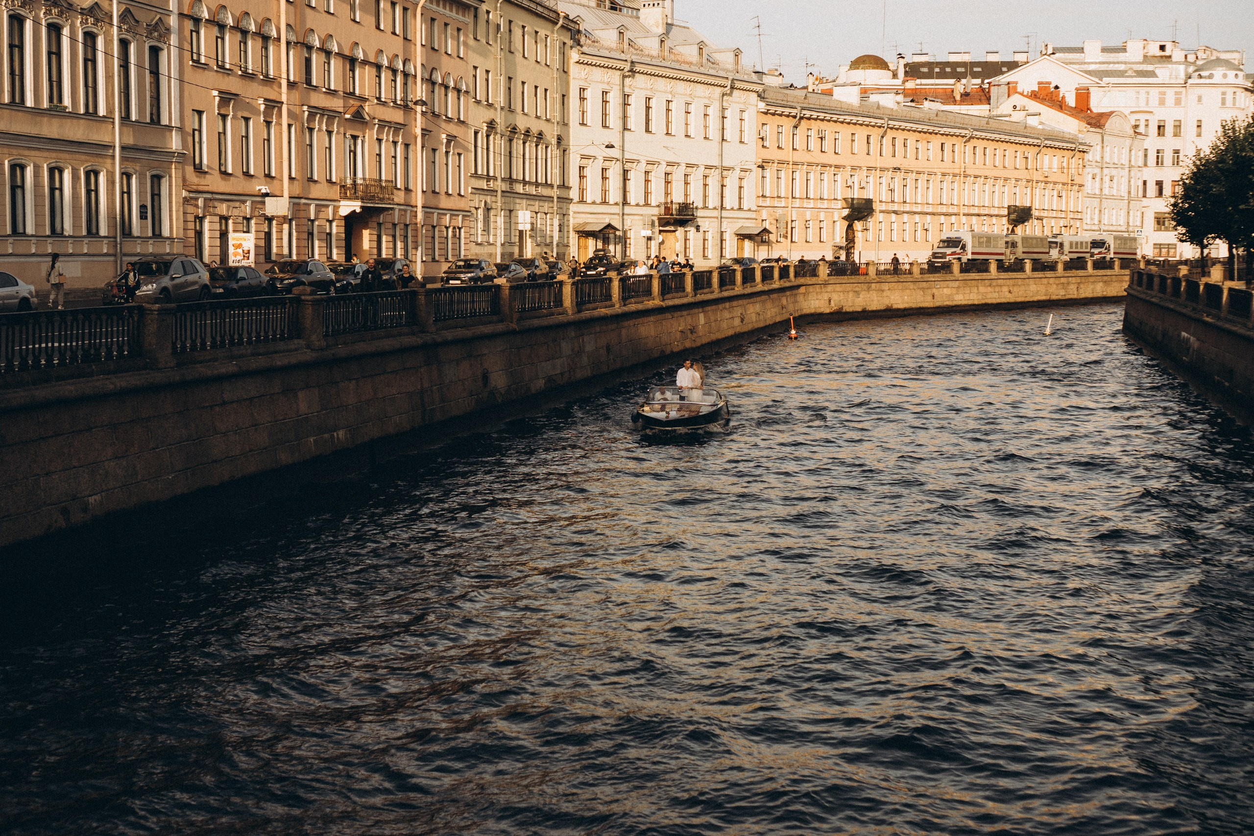 СВАДЕНБНАЯ СЬЕМКА НА КАТЕРЕ ПО КАНАЛАМ САНКТ-ПЕТЕРБУРГА И В АКВАТОРИИ НЕВЫ. Профессиональный фотограф, Санкт-Петербург — Виктория Богомолова