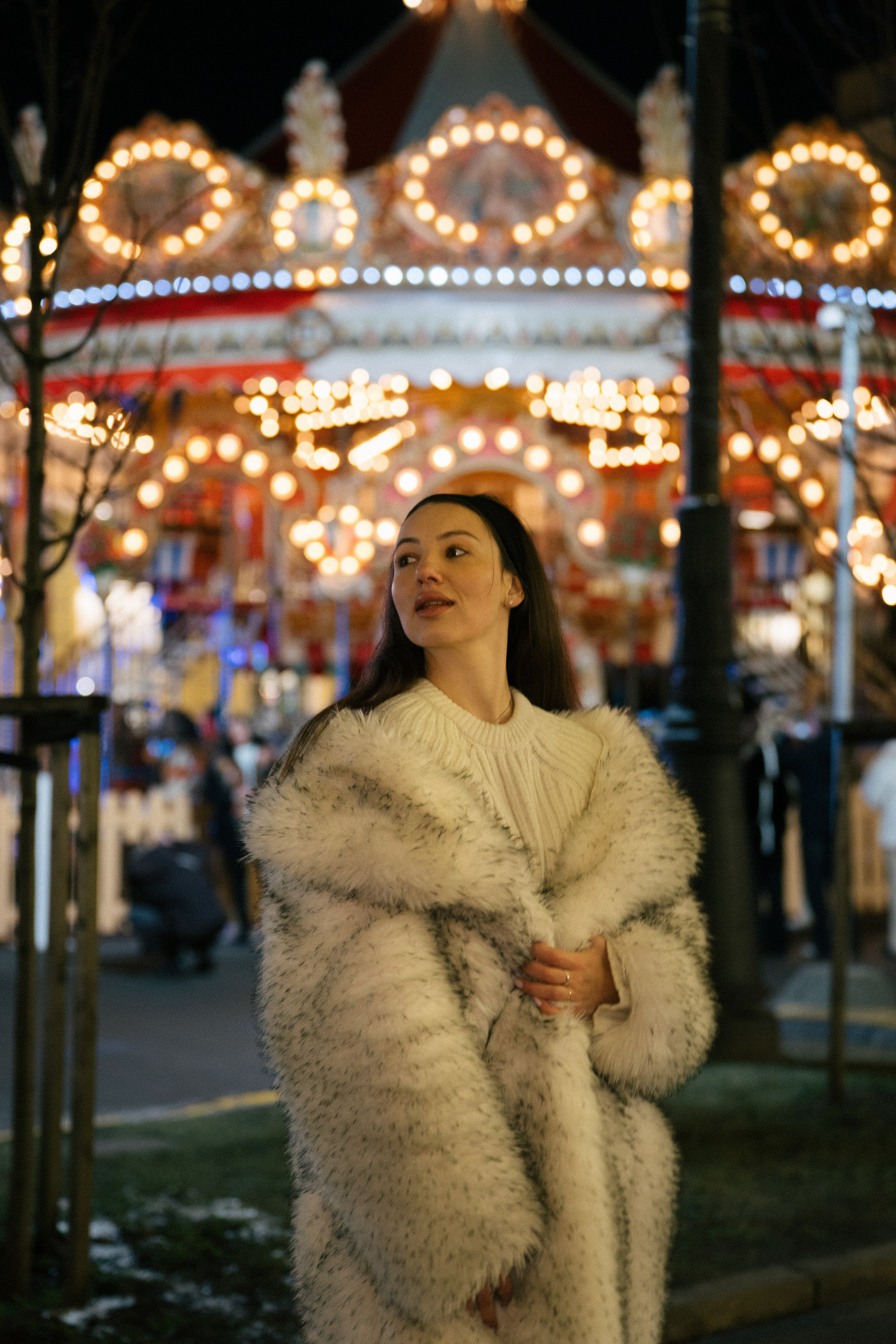 ПРОГУЛКА НА МАНЕЖНОЙ ПЛОЩАДИ ДЛЯ ДЕВУШКИ ПЕРЕД НОВЫМ ГОДОМ (НОВОГОДНЯЯ ФОТОСЕССИИЯ НА МАНЕЖНОЙ ПЛОЩАДИ). Профессиональный фотограф, Санкт-Петербург — Виктория Богомолова