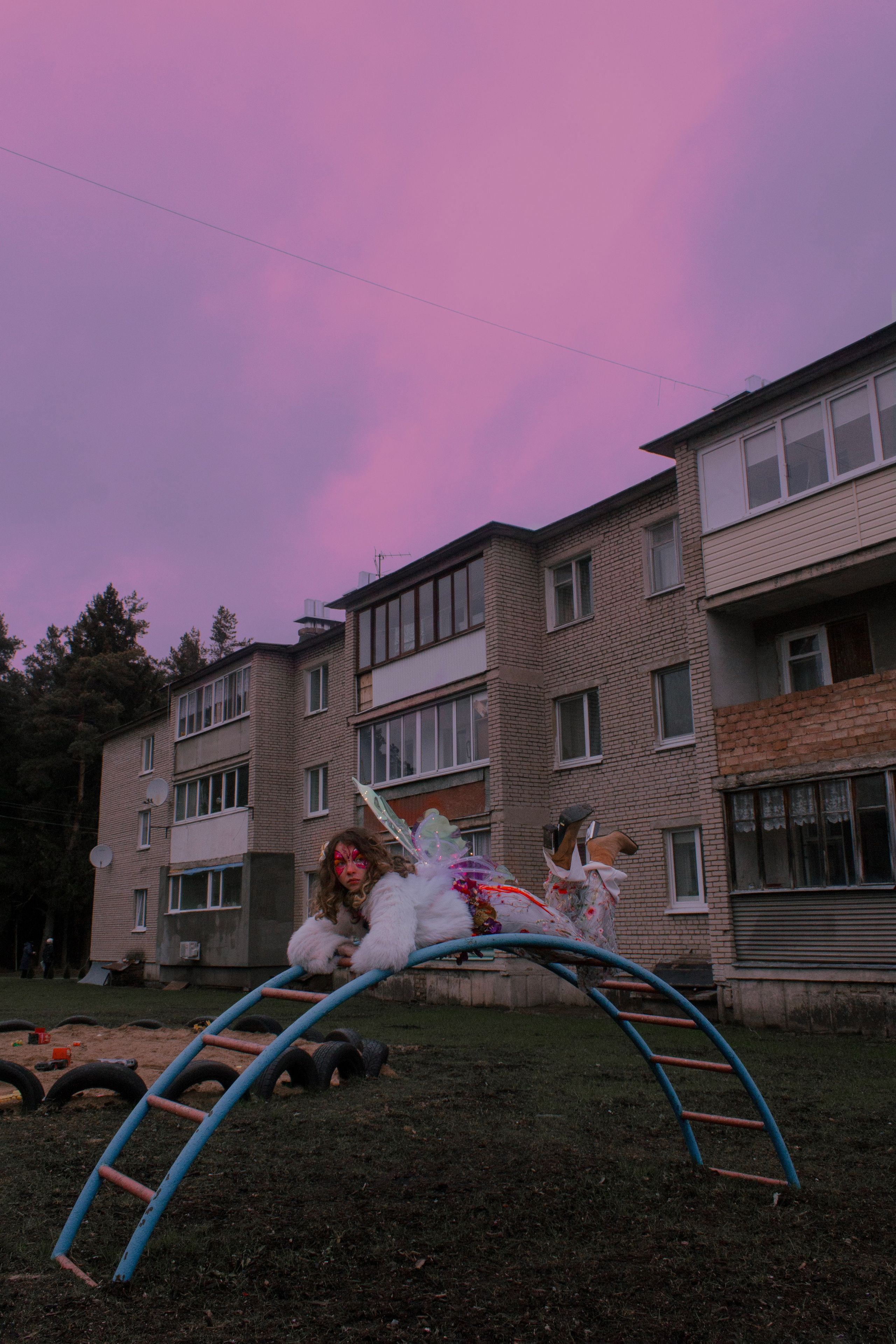 Яркий подарок серому городу