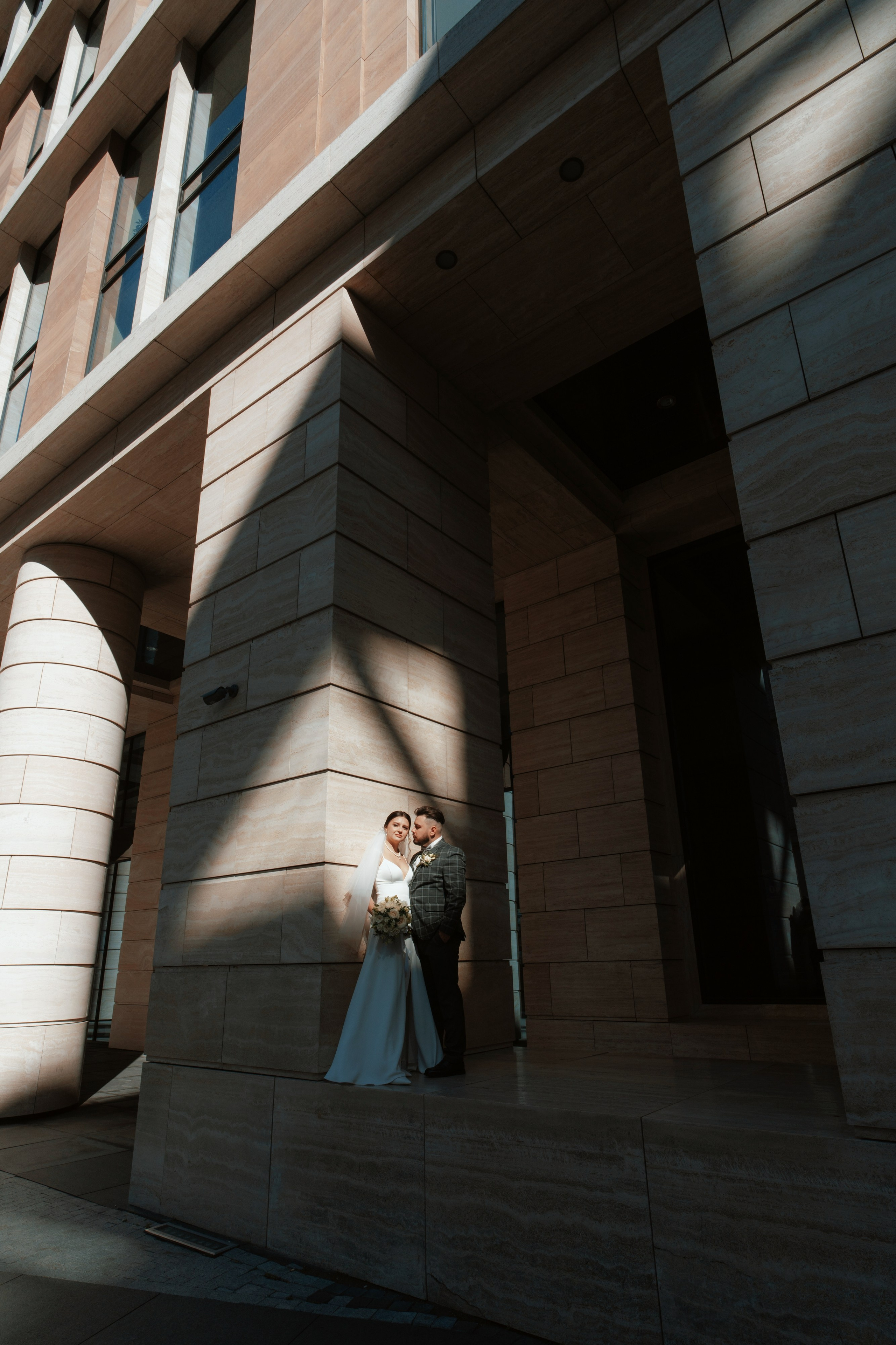 Красивые места для свадебной фотосессии летом в Санкт-Петербурге. Свадебный фотограф Александр Невский в Санкт-Петербурге