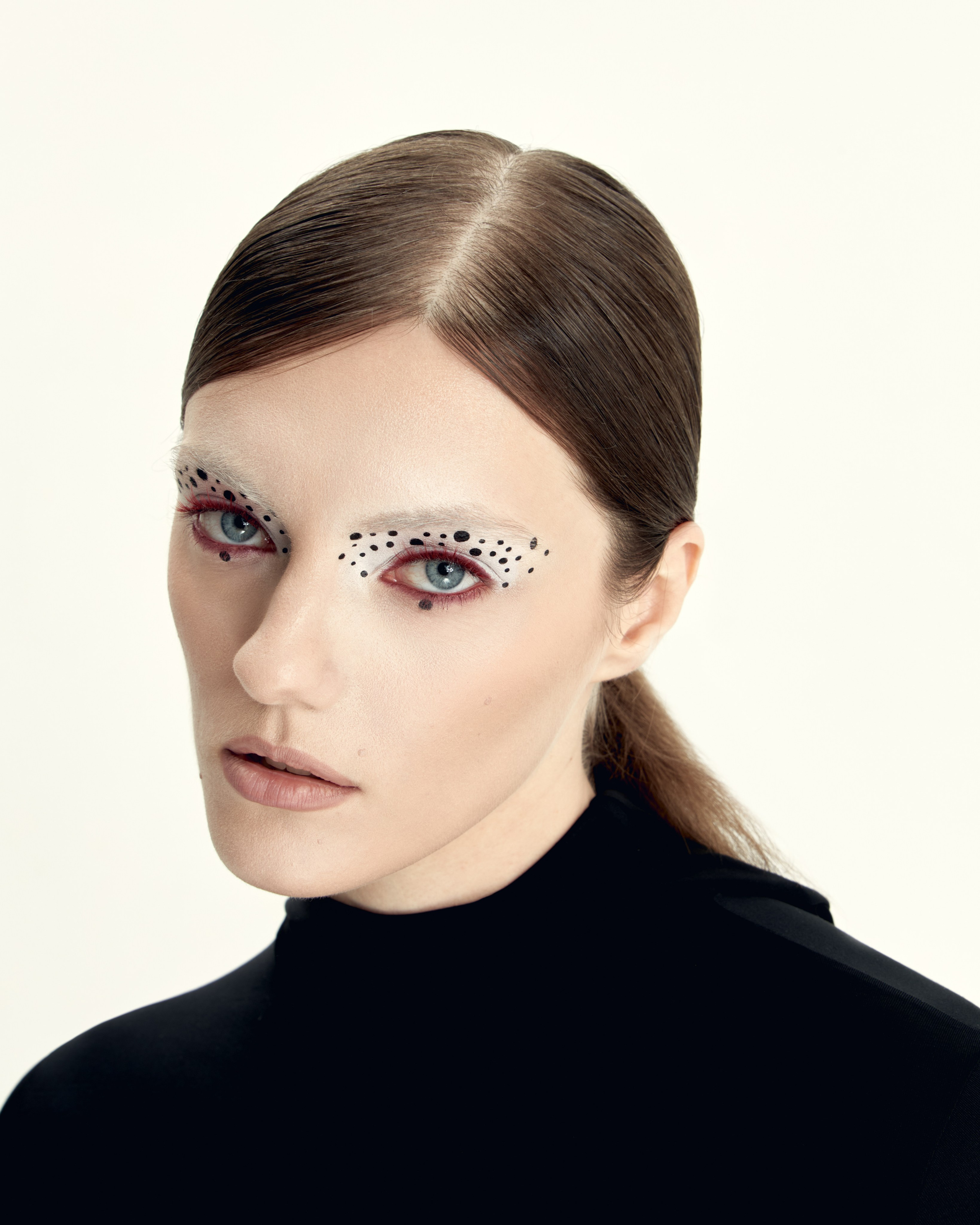 BEAUTY. Фотограф для брендов из Санкт-Петербурга Элина Каспаравичюс