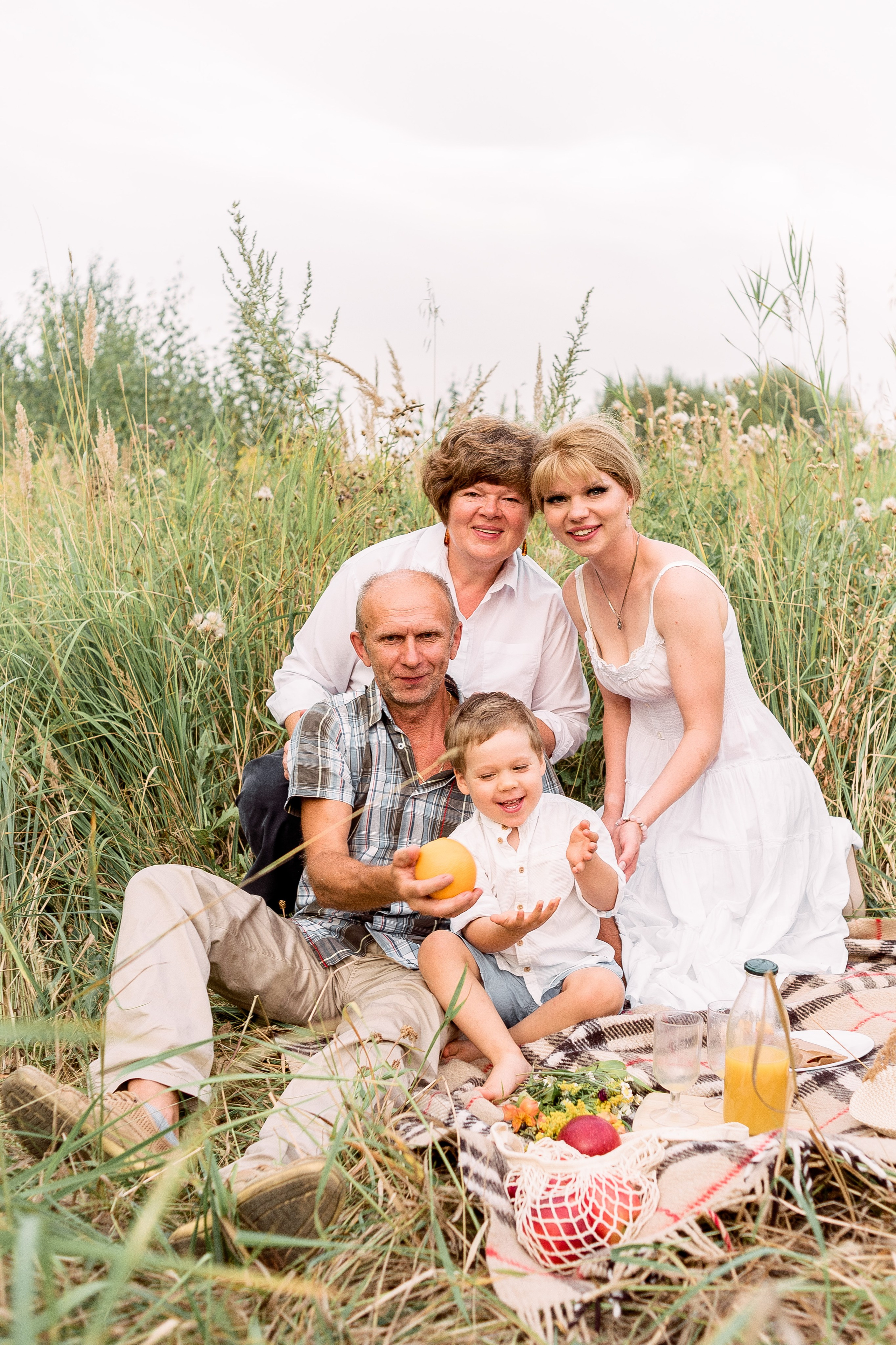 В поле. Фотограф Юлия Попова