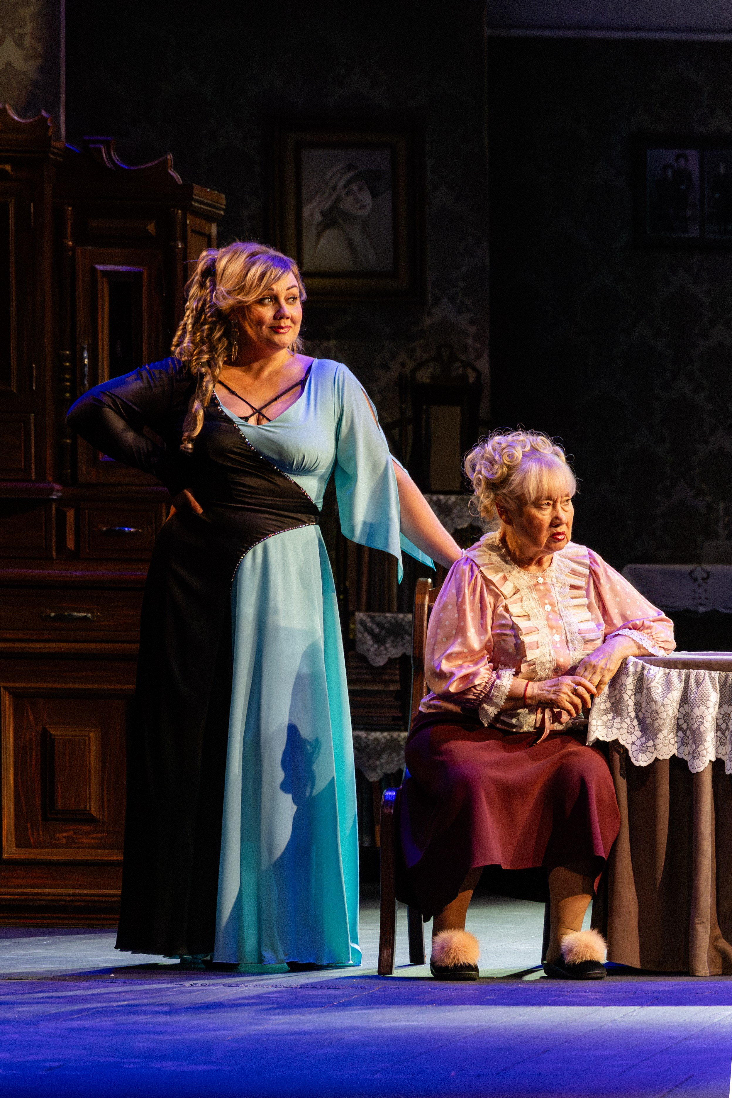 Театр Юного Зрителя «Отчаянные Тетки». Фотограф Марк Файзулин