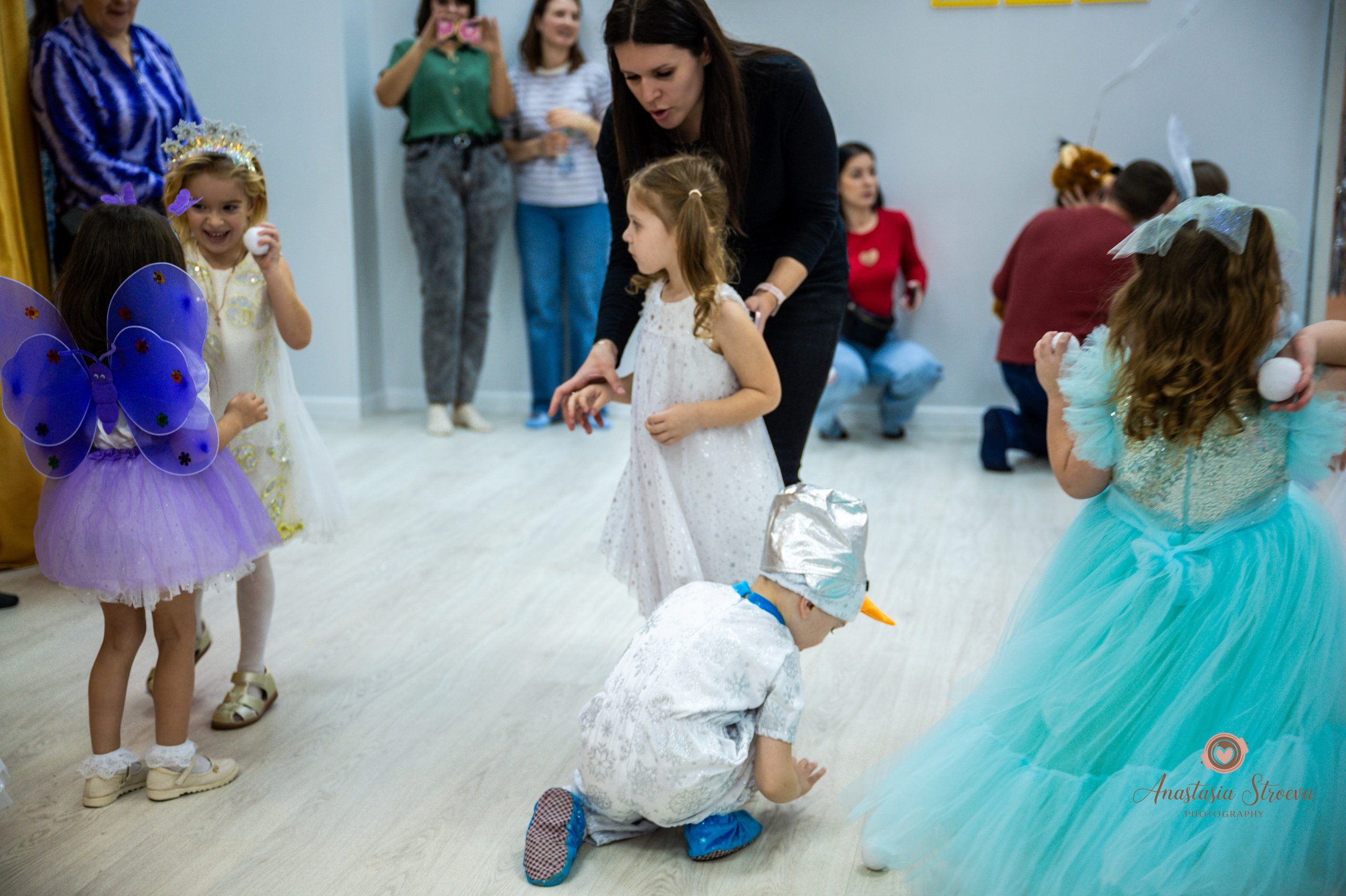 Новый год в танцах. Семейный и детский фотограф в Королеве, Москве и Московской области Строева Анастасия