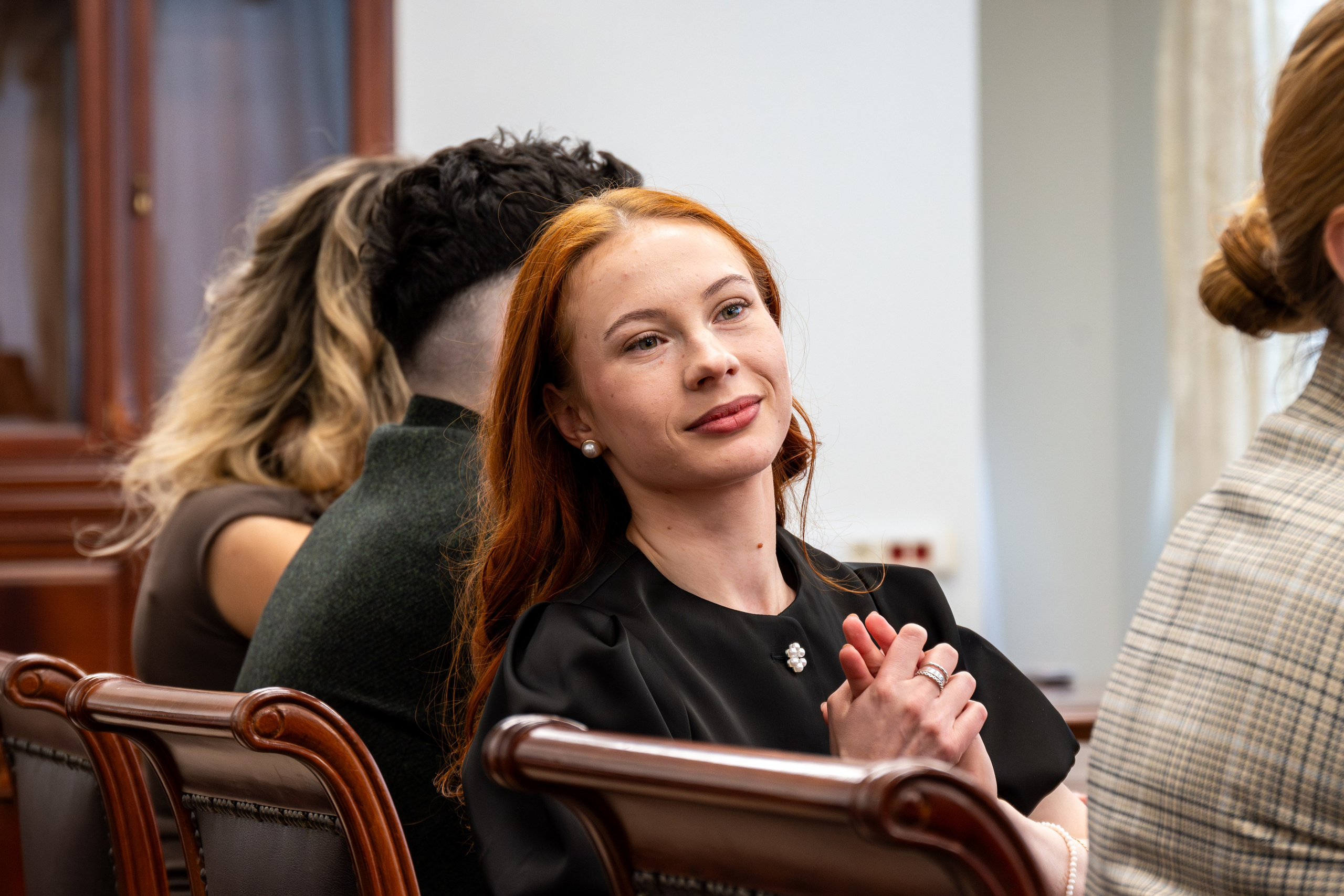 Встреча студентов и сотрудников ДВФУ с сенатором РФ Александром Роликом в День юриста. Репортажный и портретный фотограф во Владивостоке Денис Седов