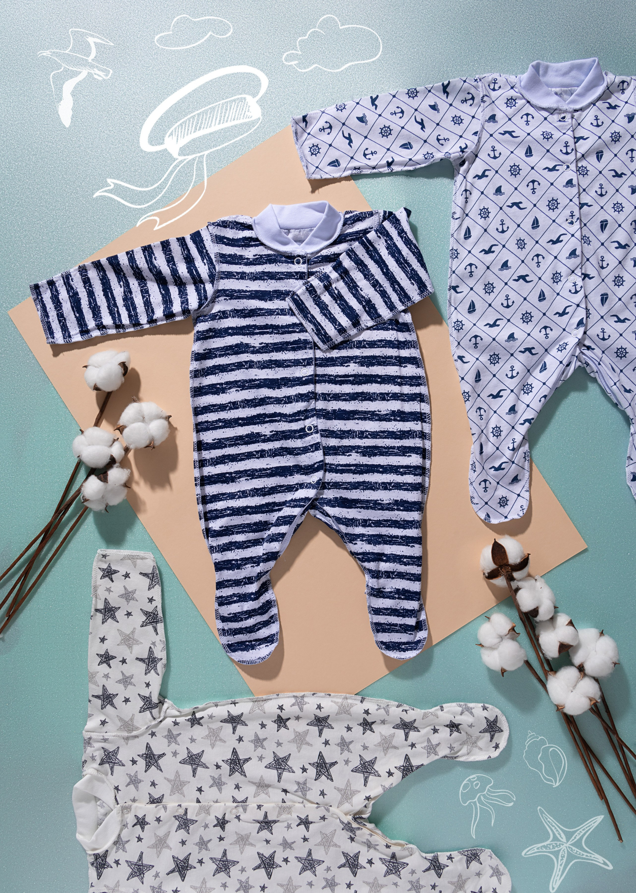 Детская одежда для новорожденных в раскладке | Съемка для каталога в морском стиле