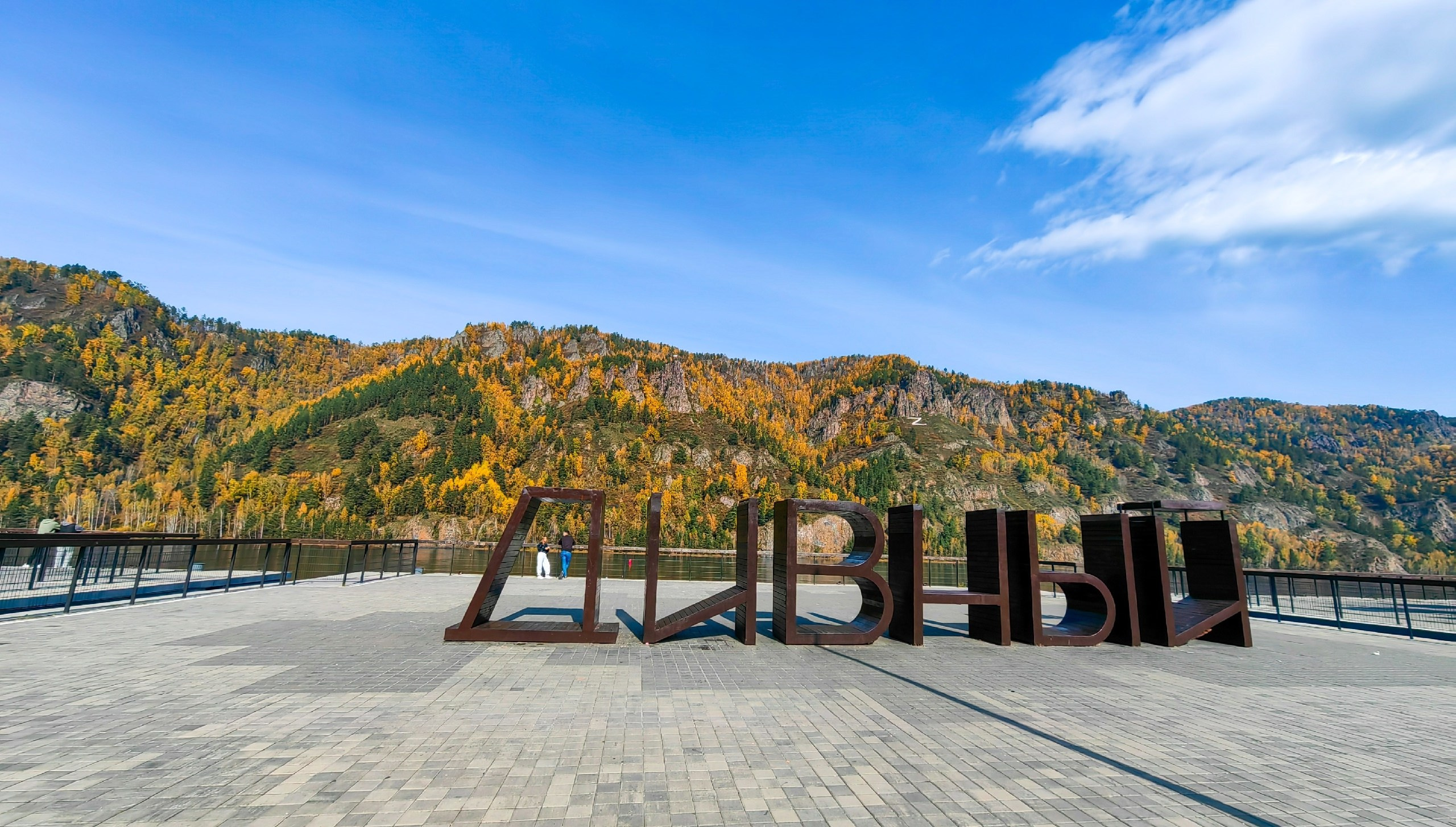 экскурсии Красноярск индивидуальный тур фото интересные места что посмотреть куда сходить что посетить достопримечательности в Красноярске фототур аренда кабриолета микроавтобуса трансфер  цена заказать экскурсию программа маршрут смотровые площадки видовые красивые места Национальный парк заповедник Столбы Дивногорск Красноярская ГЭС путешествие туристический маршрут фотосессия фотограф Красноярск