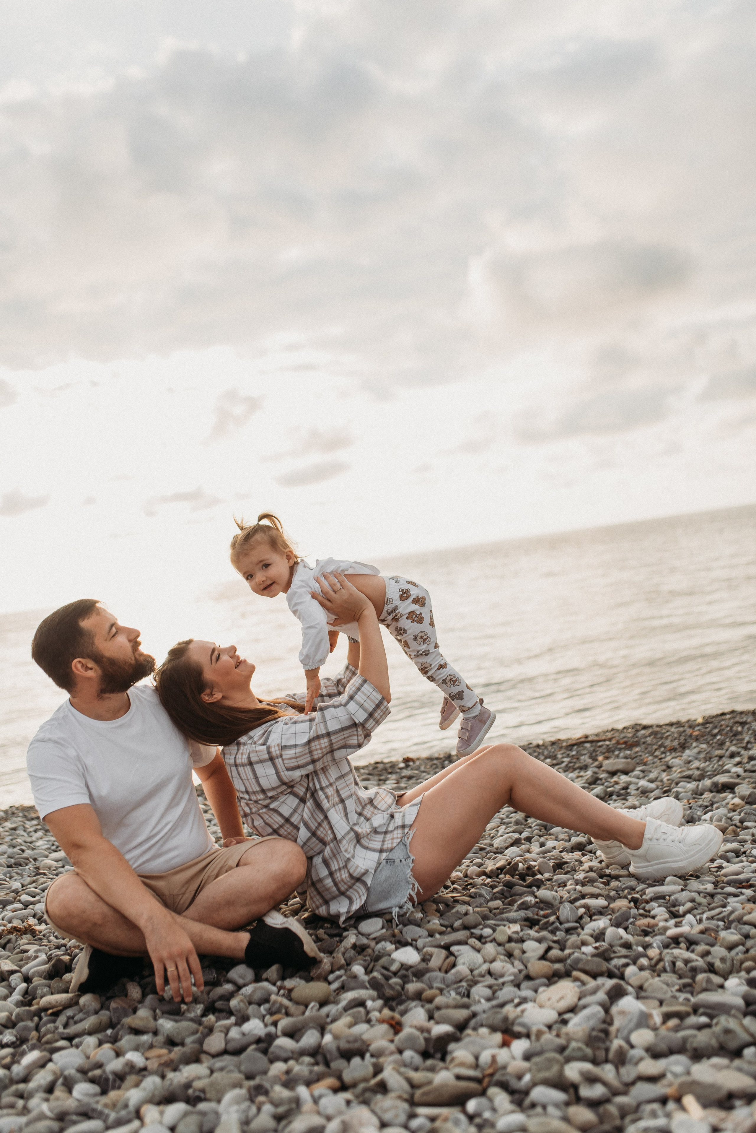 Семейная фотосессия на море на пляже в Сочи и Сириусе. Фотограф в Сочи — Маргарита Поганова