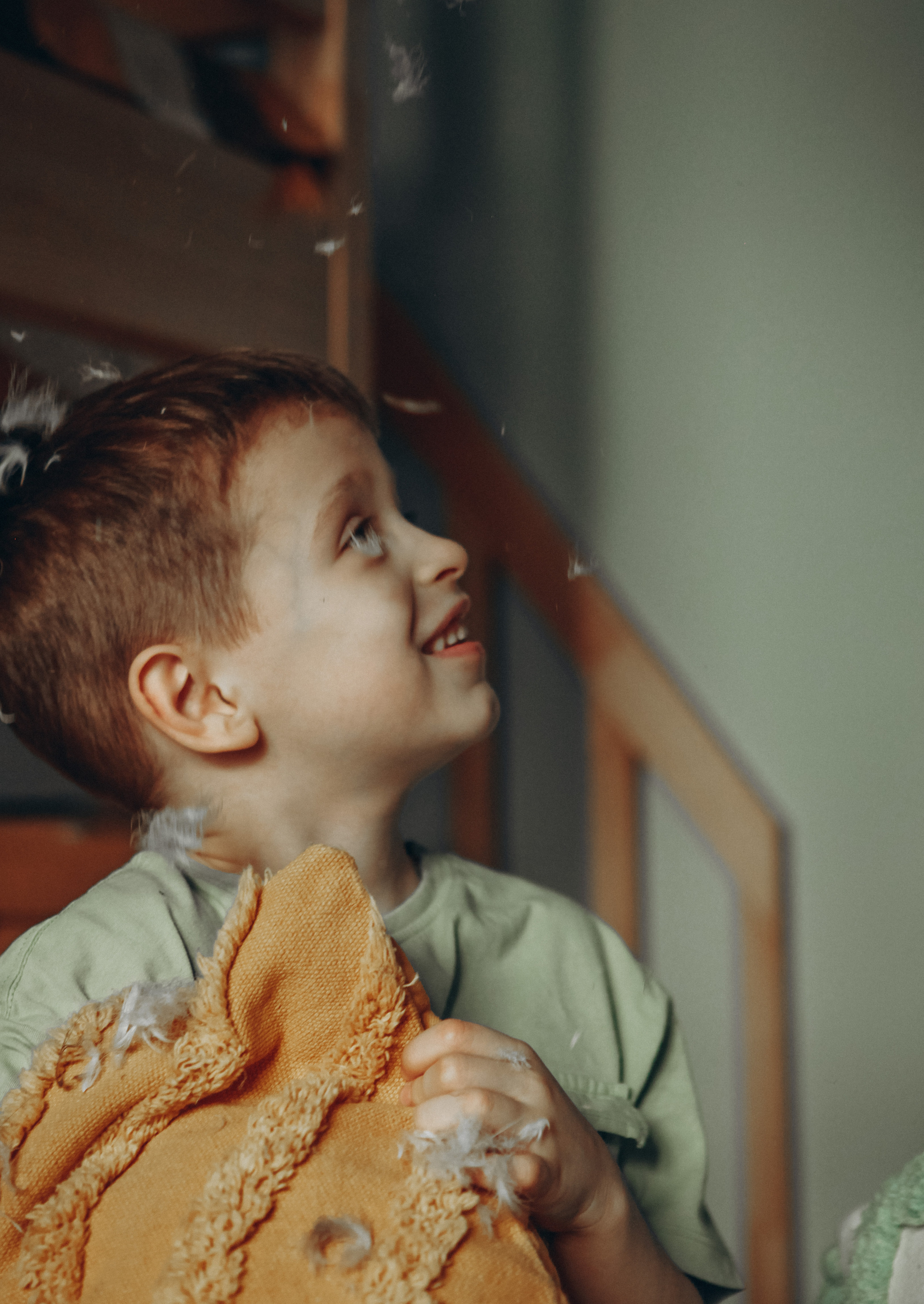 Каникулы. Братья. Перья. Фотограф Анастасия Кузьменко