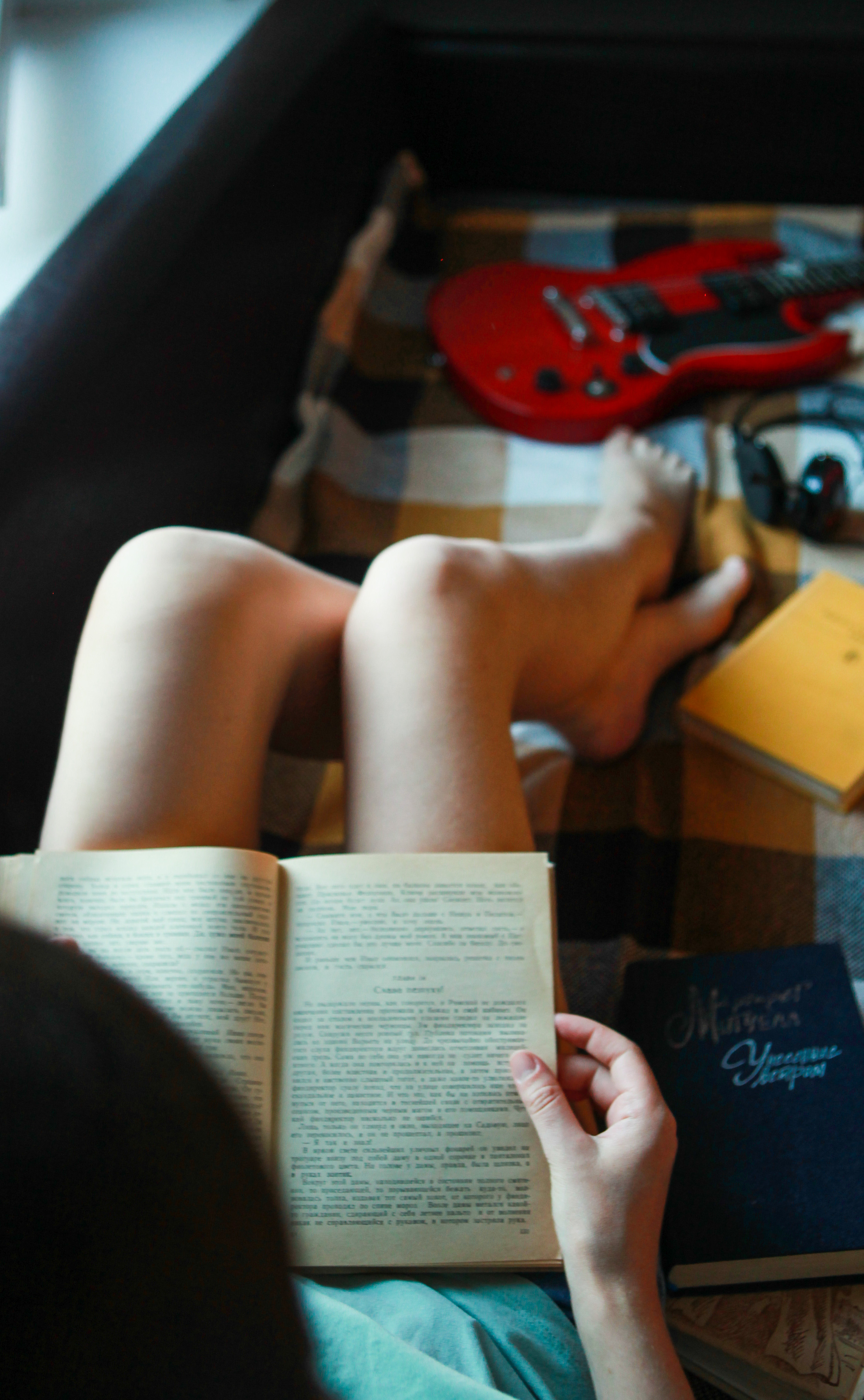 Между жизнью и смертью она выбирает гитару. Фотограф Анастасия Кузьменко