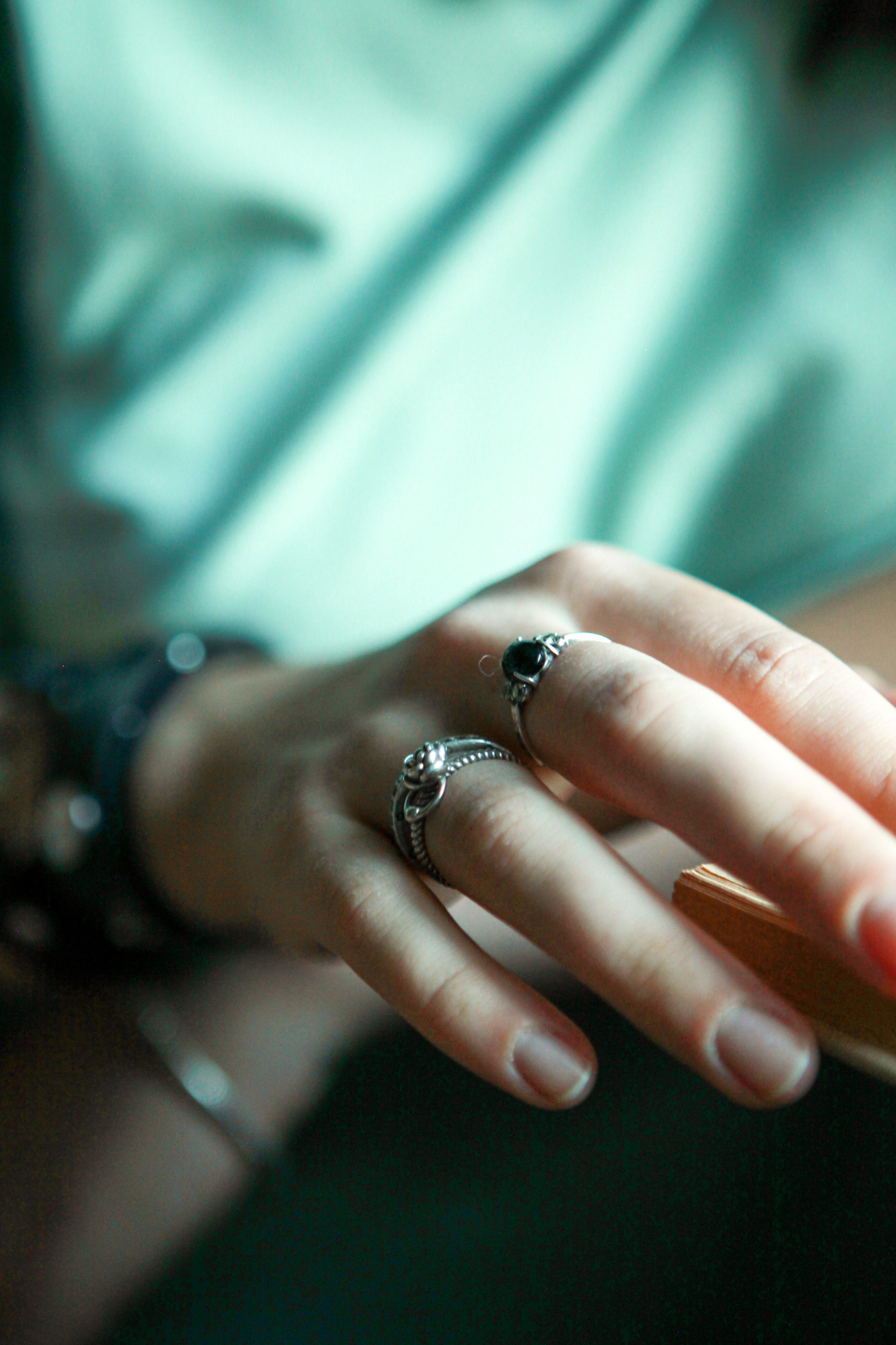 Между жизнью и смертью она выбирает гитару. Фотограф Анастасия Кузьменко