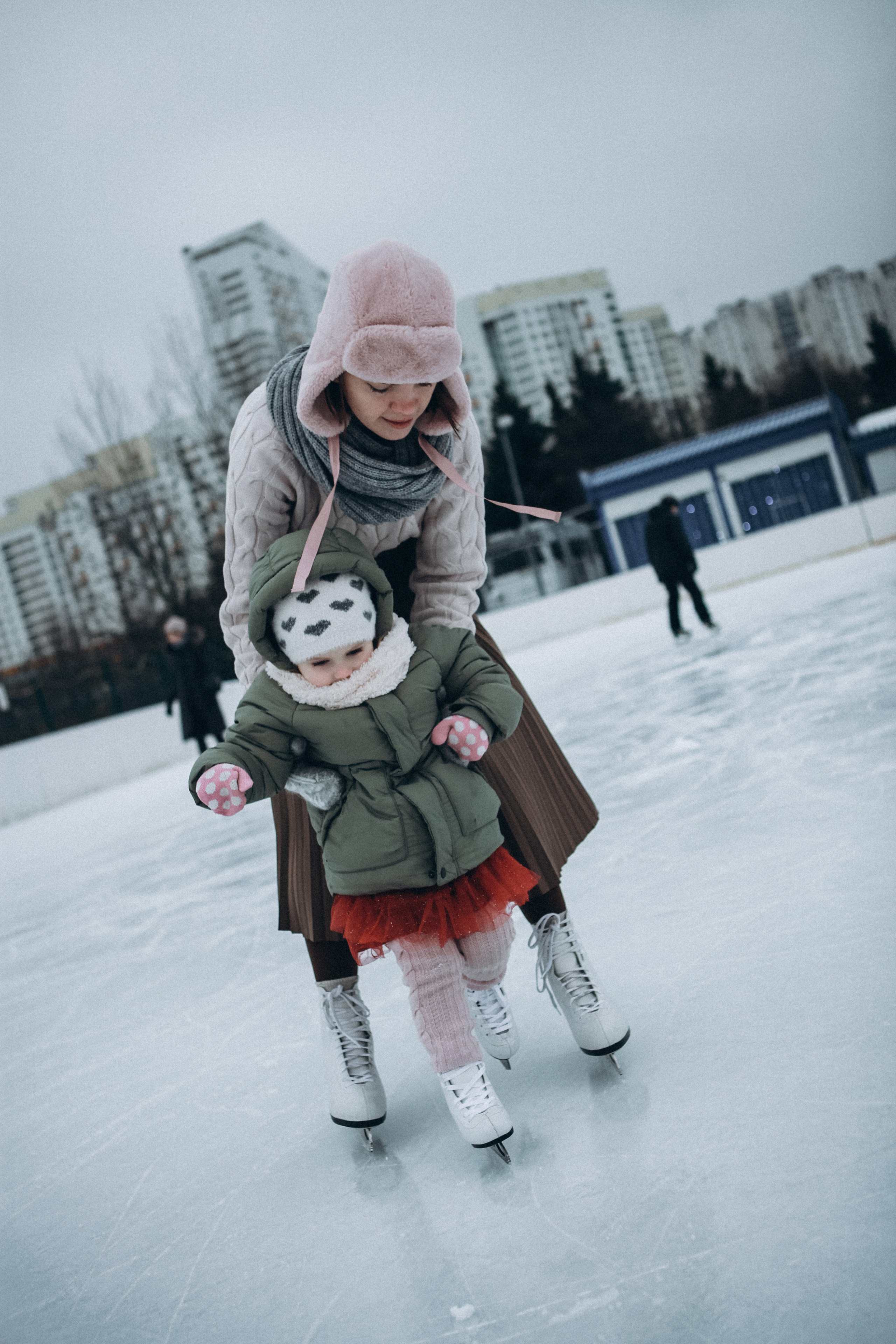 Роза и Варвара. Каток. Фотограф Анастасия Кузьменко