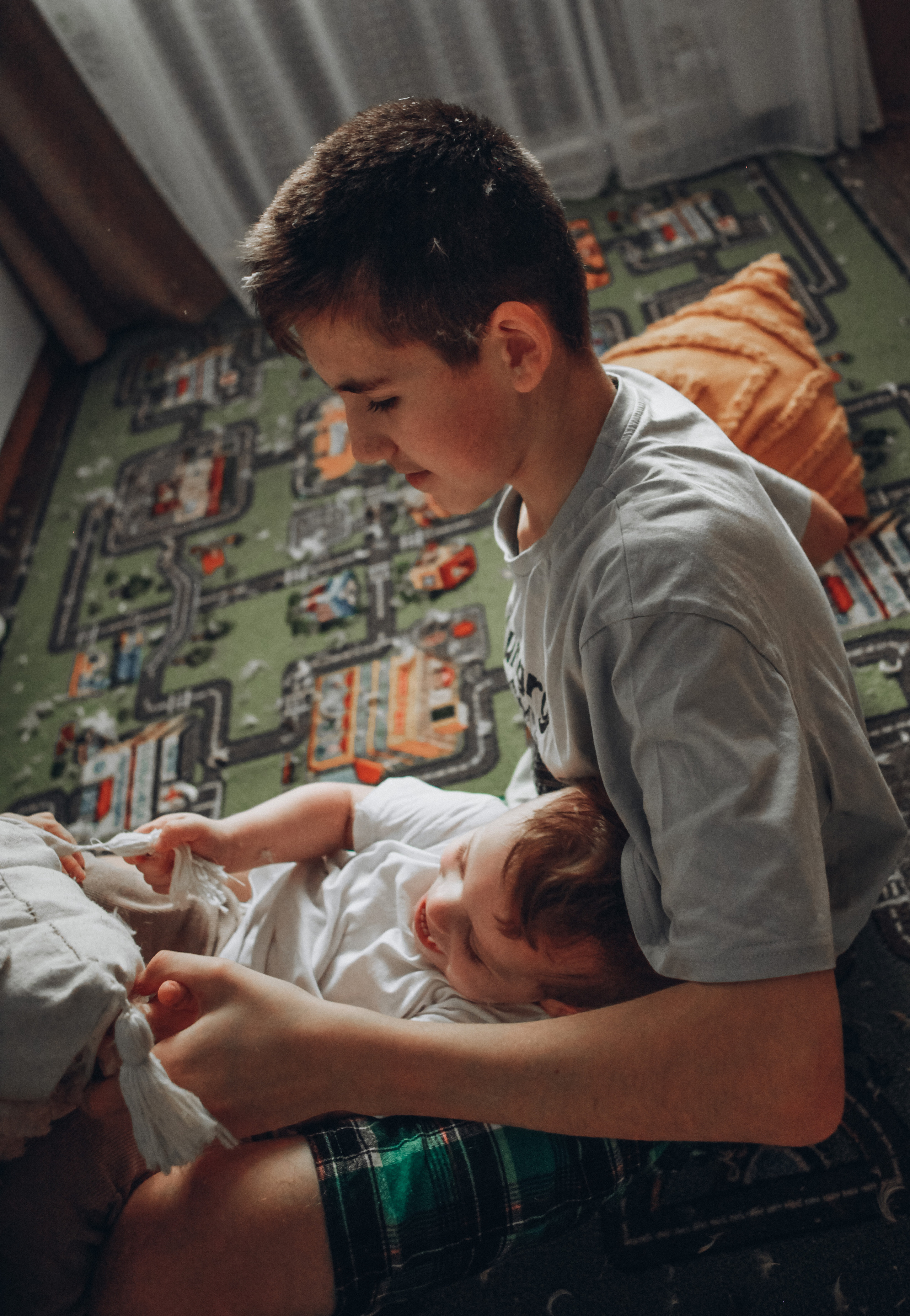 Каникулы. Братья. Перья. Фотограф Анастасия Кузьменко