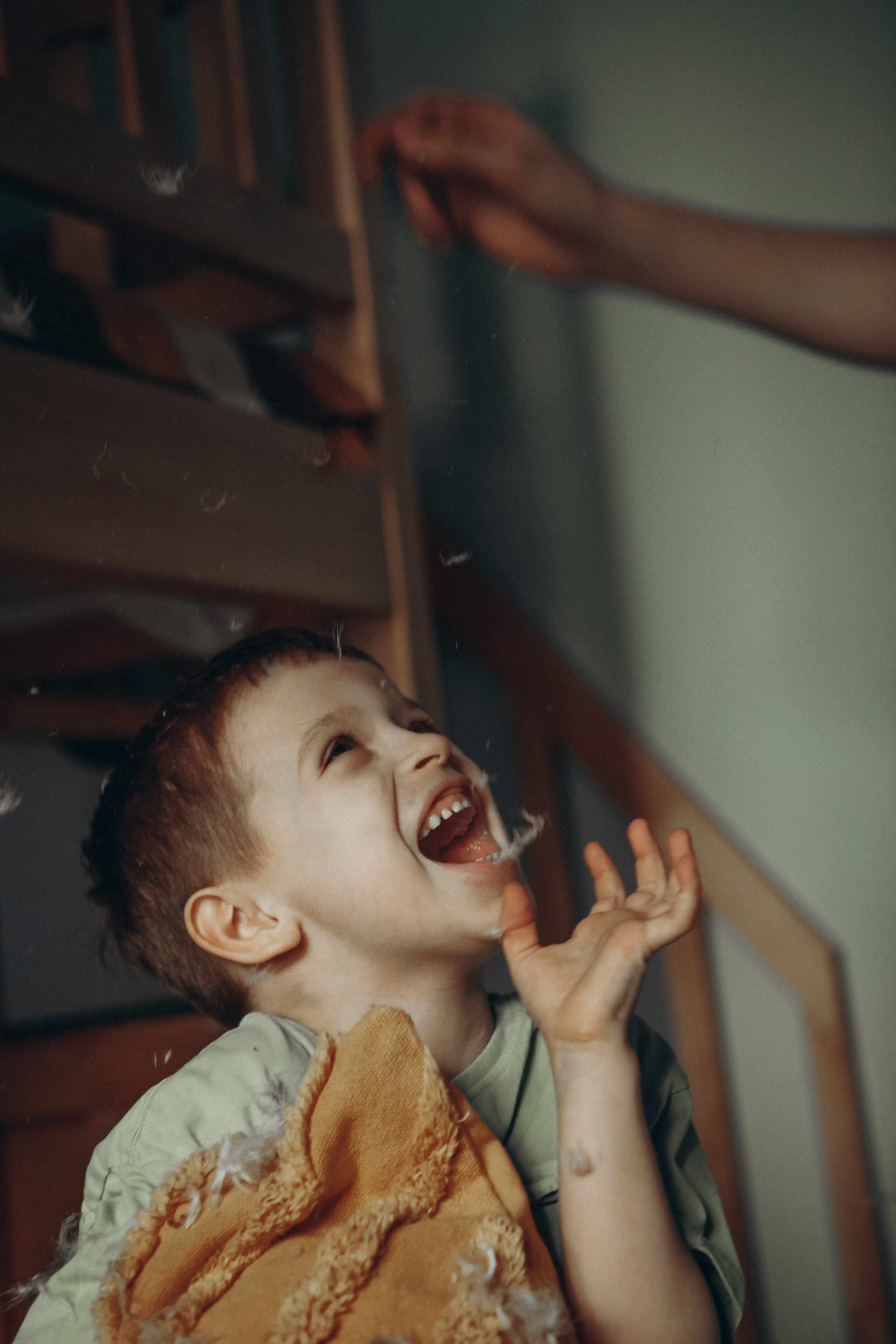 Каникулы. Братья. Перья. Фотограф Анастасия Кузьменко