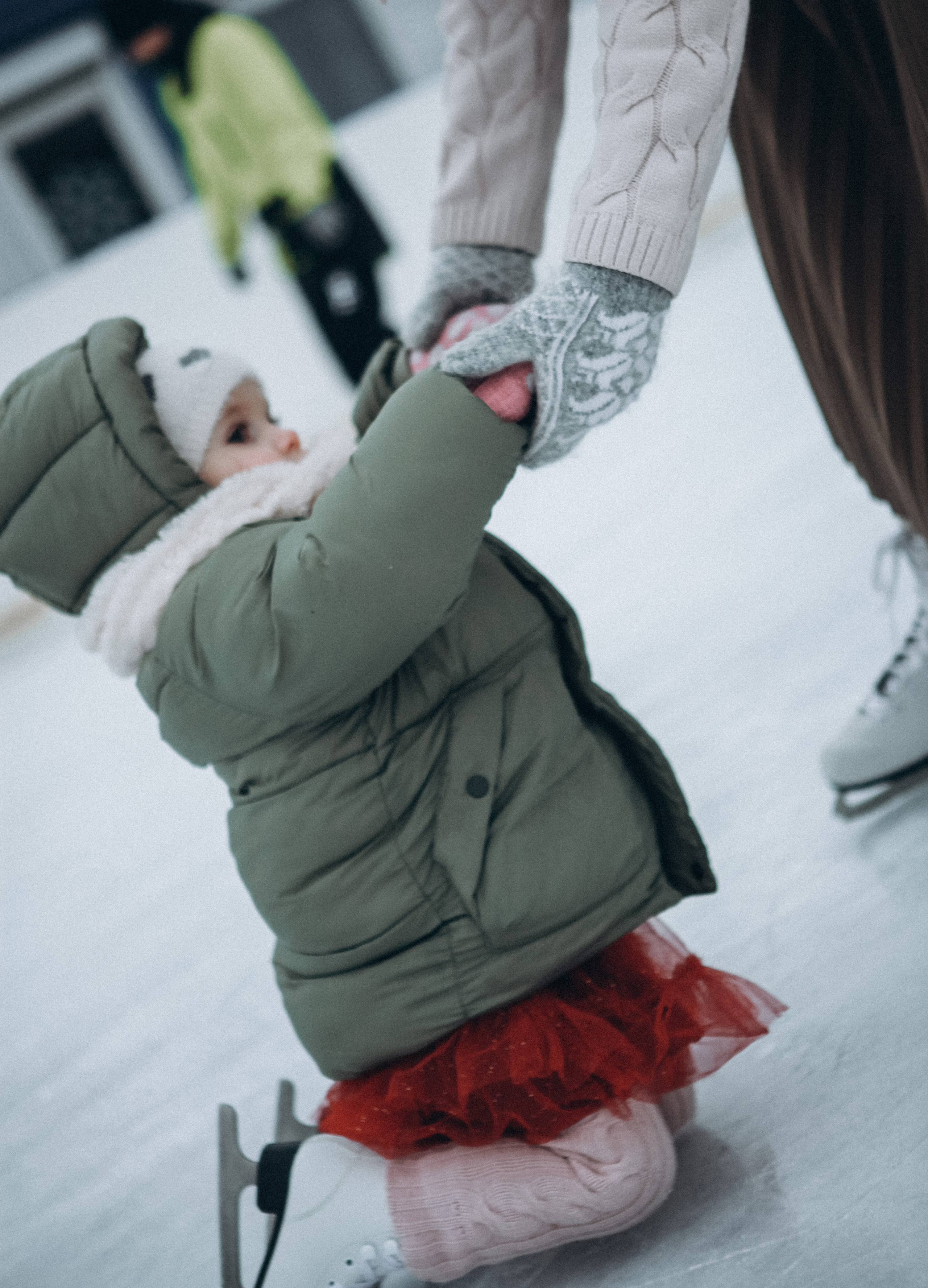 Роза и Варвара. Каток. Фотограф Анастасия Кузьменко