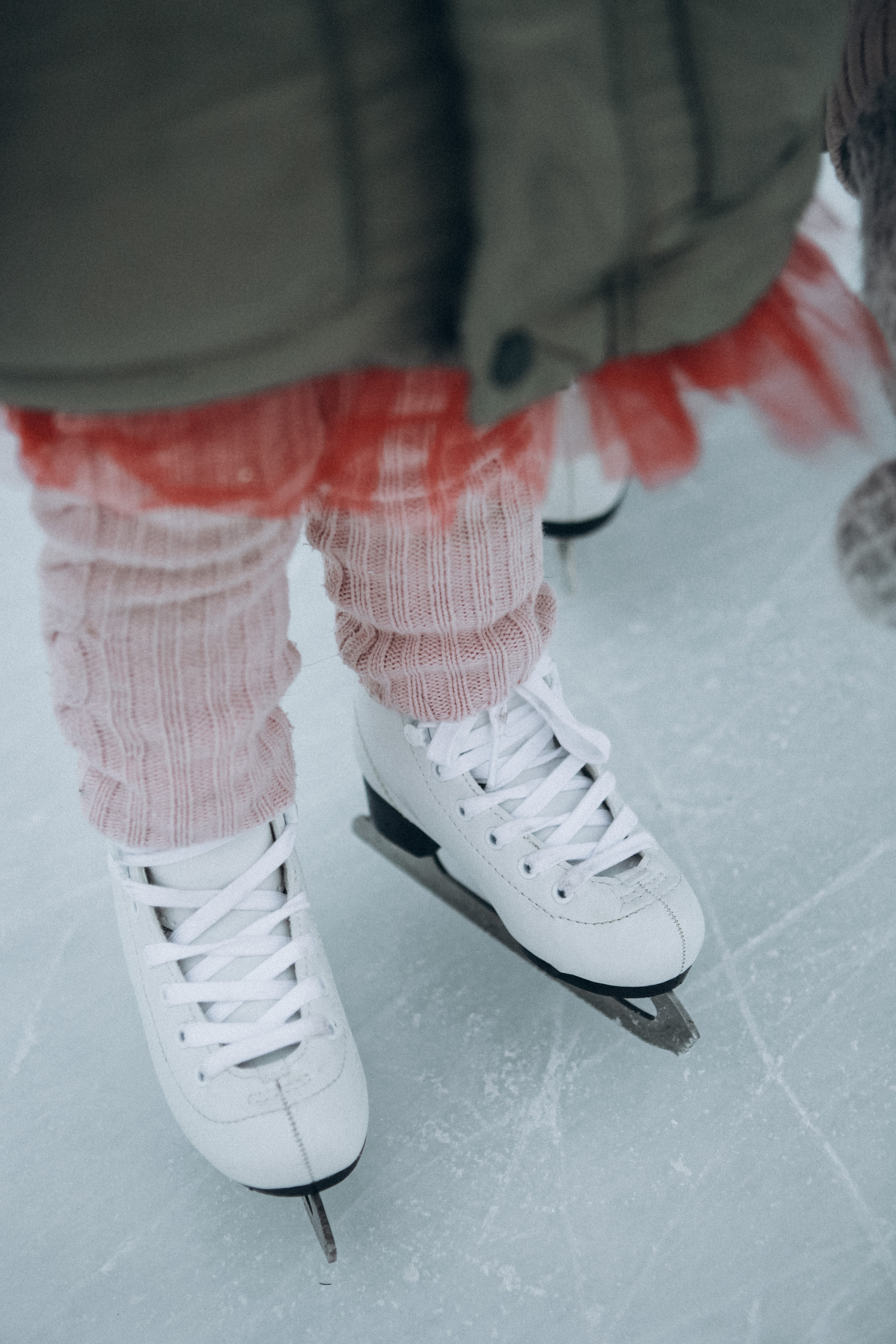 Роза и Варвара. Каток. Фотограф Анастасия Кузьменко