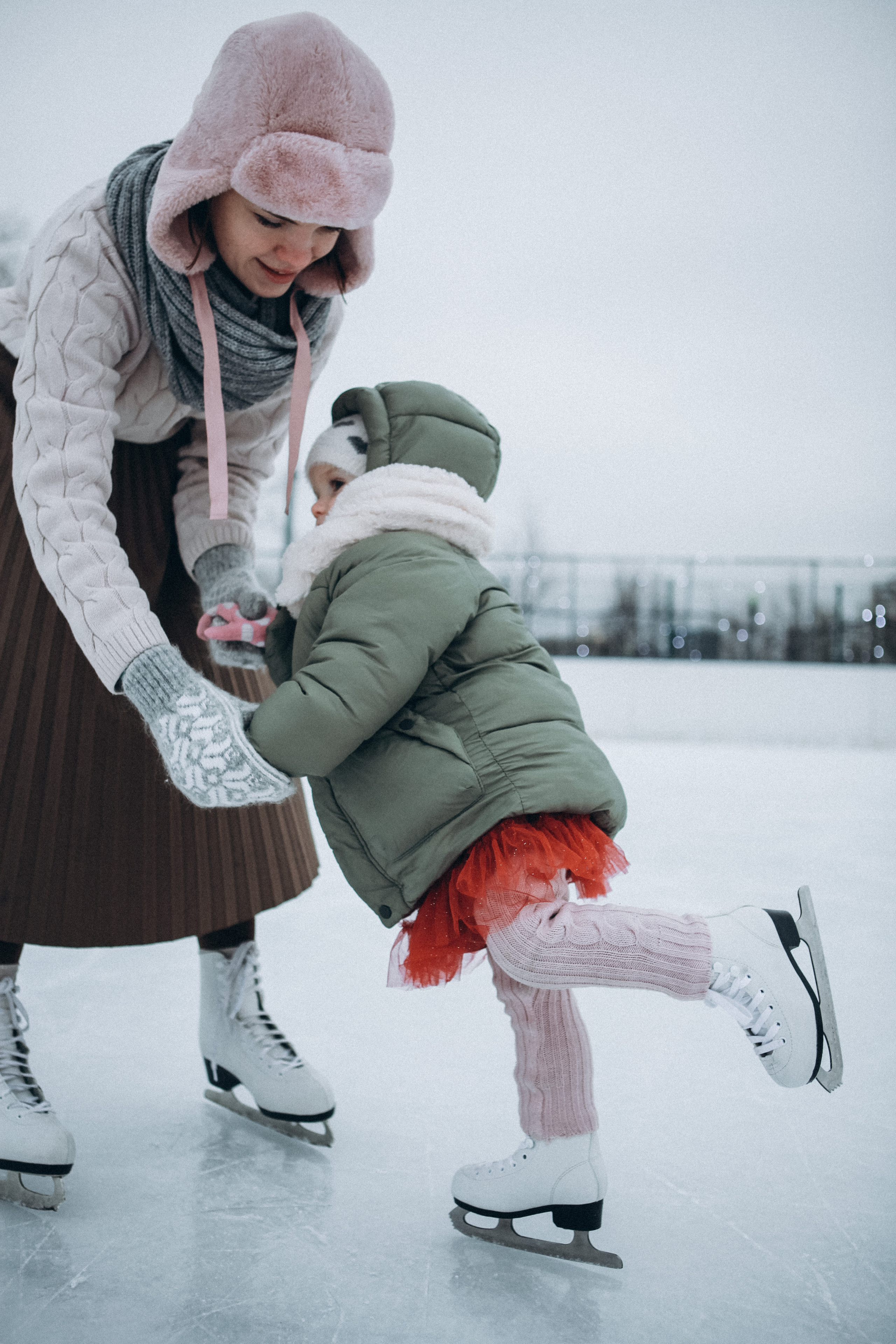 Роза и Варвара. Каток. Фотограф Анастасия Кузьменко