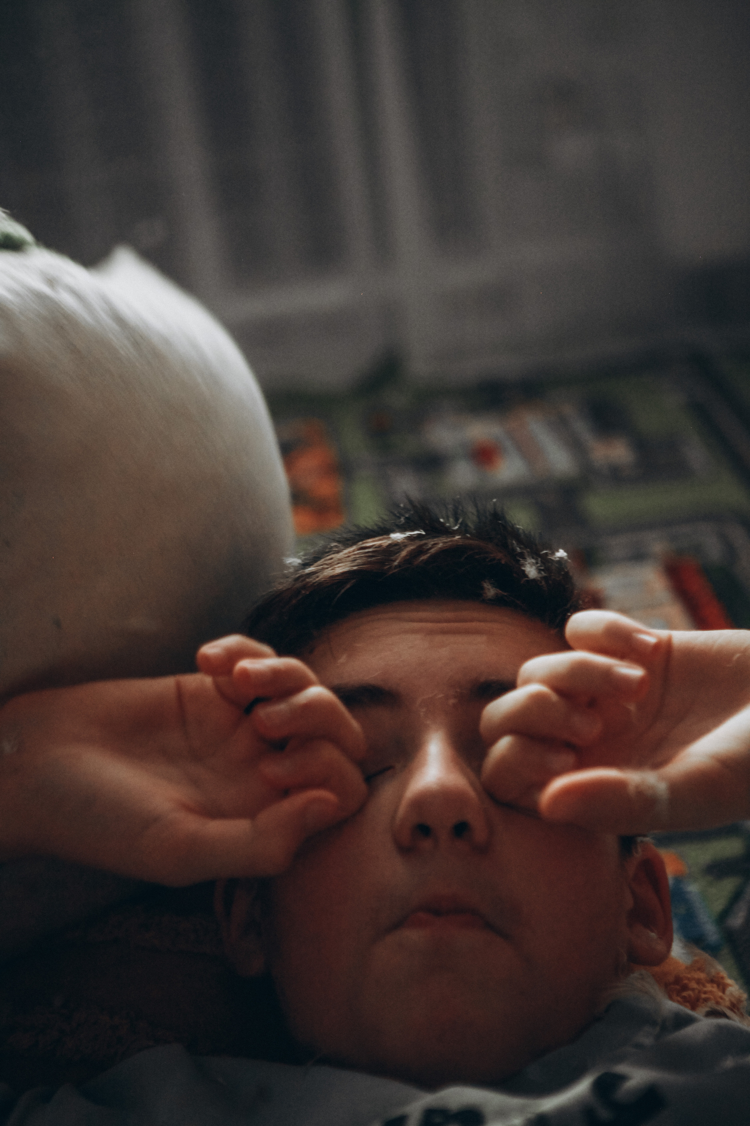 Каникулы. Братья. Перья. Фотограф Анастасия Кузьменко