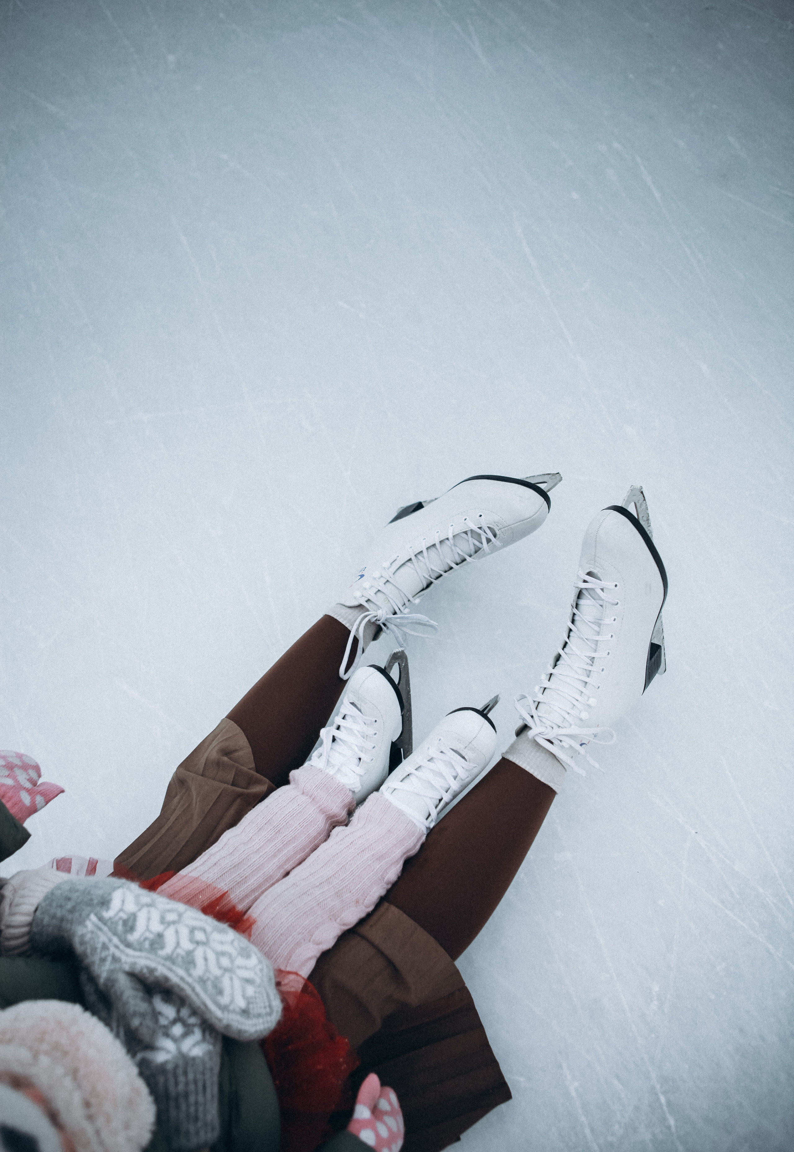 Роза и Варвара. Каток. Фотограф Анастасия Кузьменко