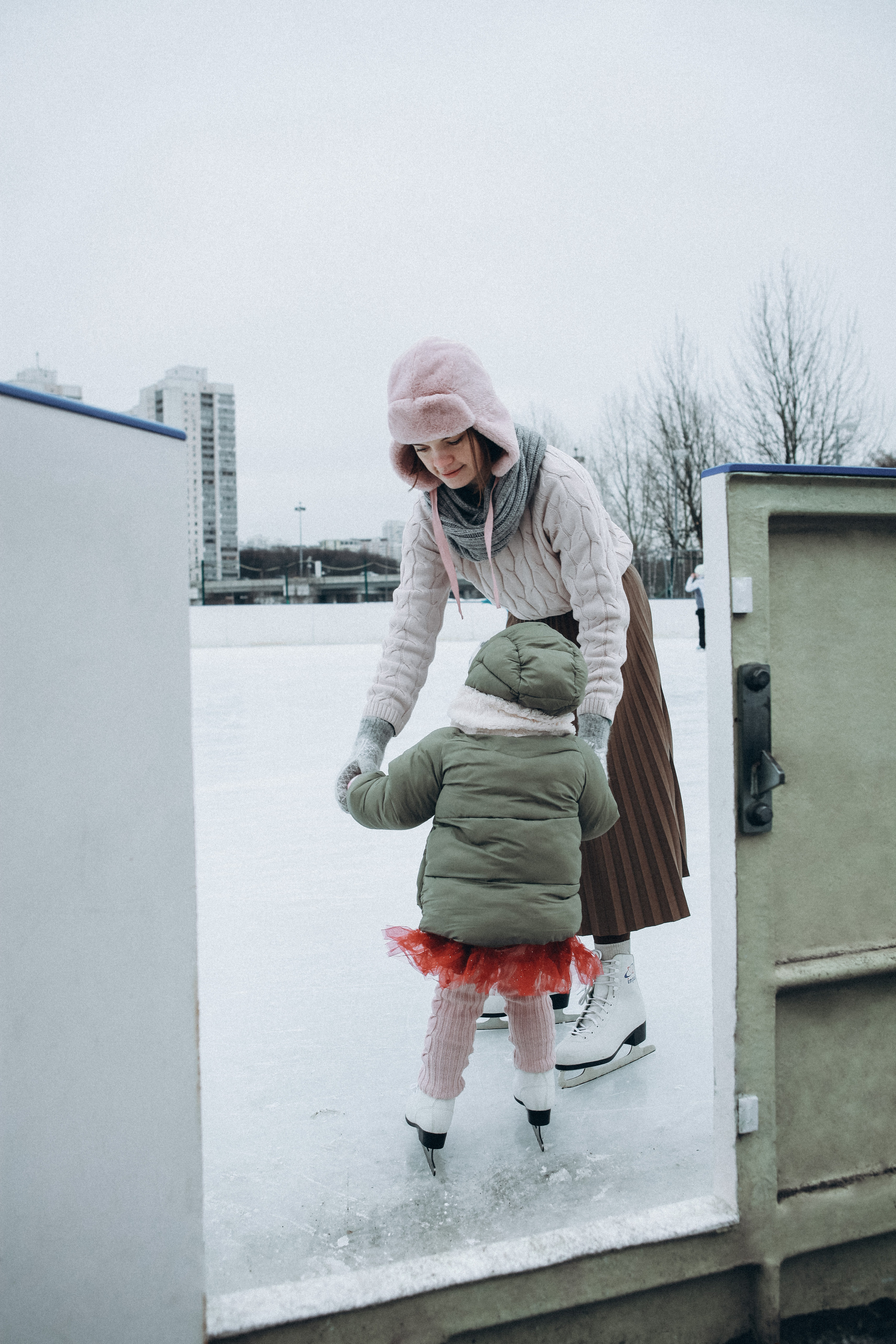 Роза и Варвара. Каток. Фотограф Анастасия Кузьменко