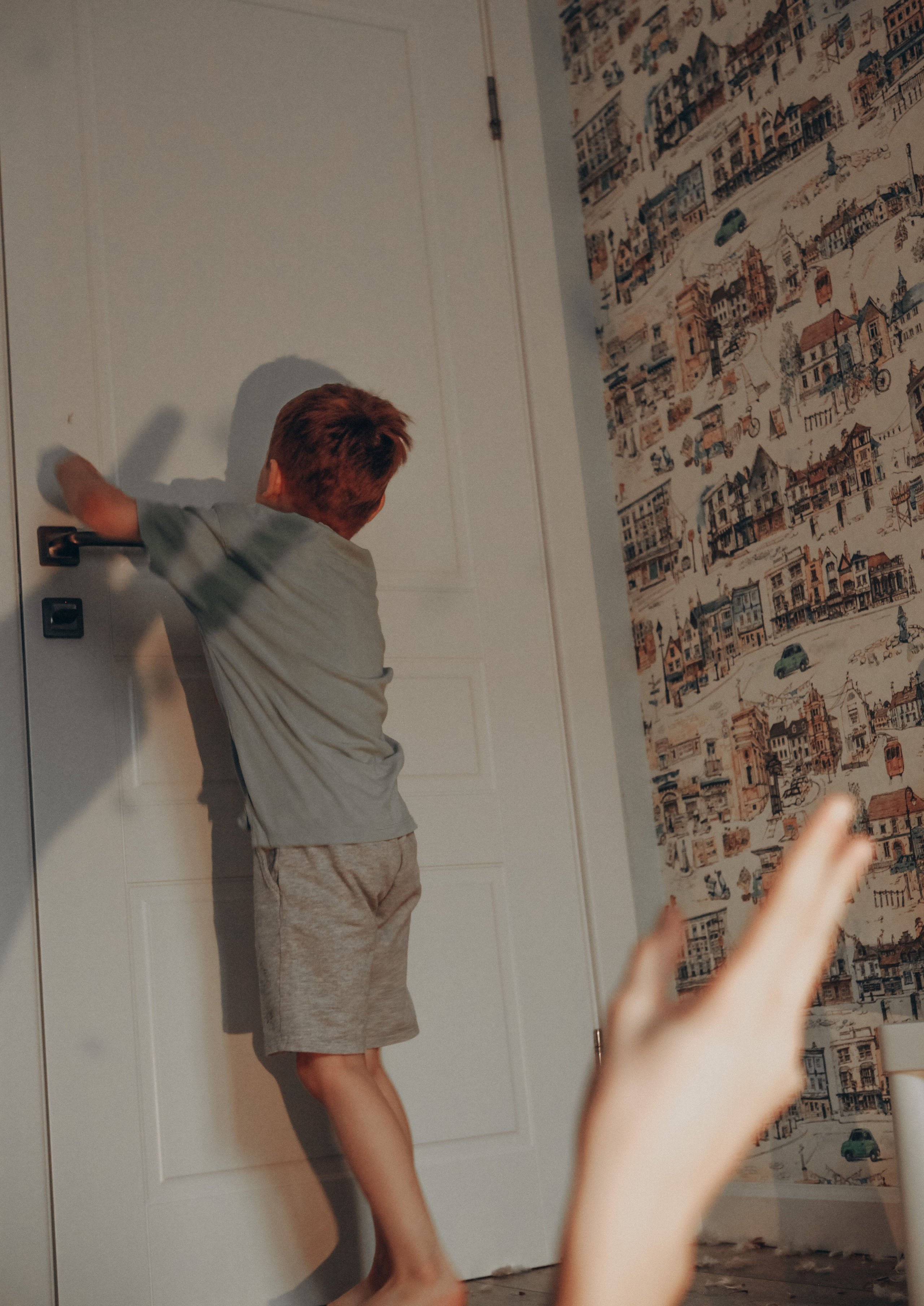 Каникулы. Братья. Перья. Фотограф Анастасия Кузьменко