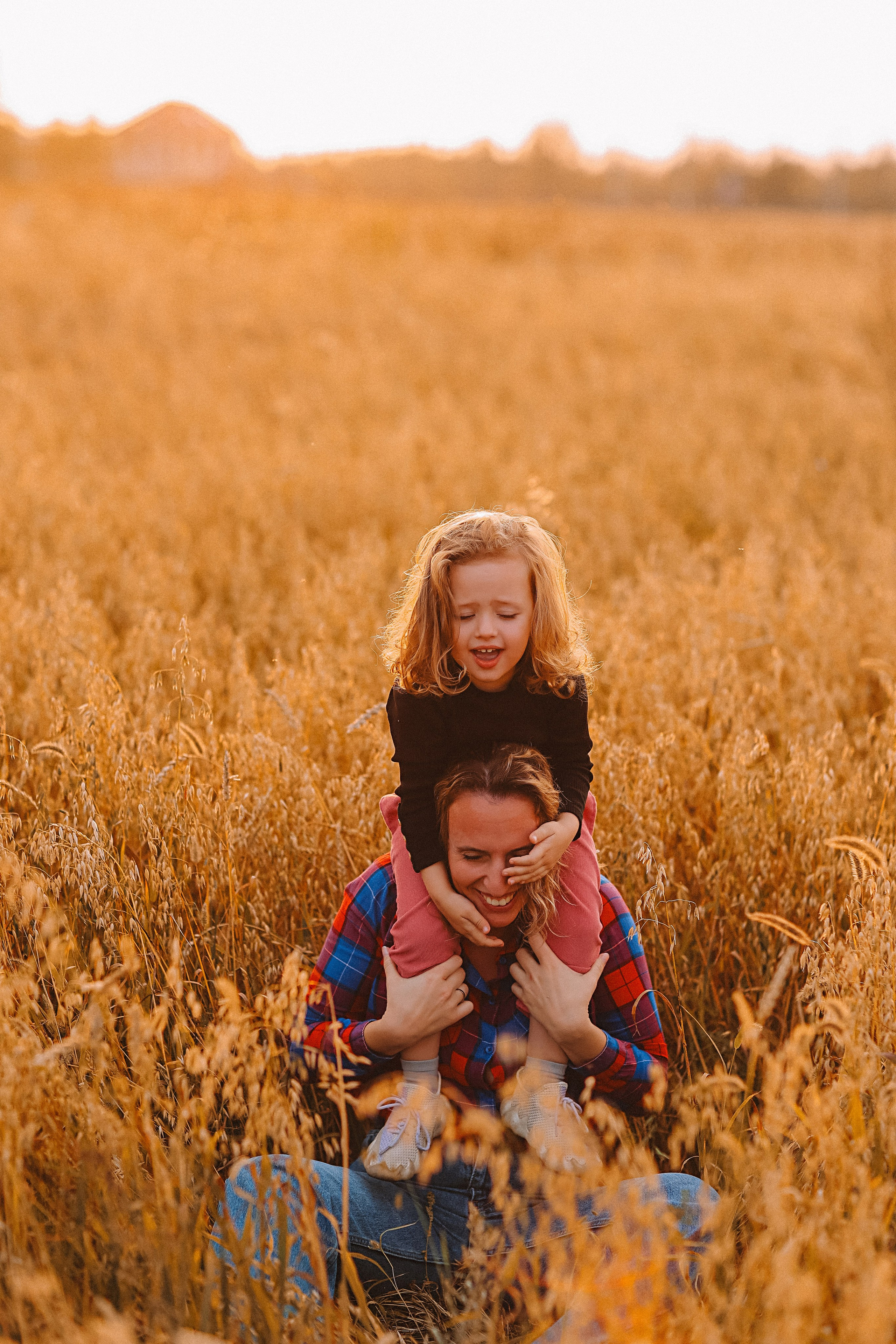 Поле. Семейный фотограф Тюмень, фотограф на роды Салмина Мария