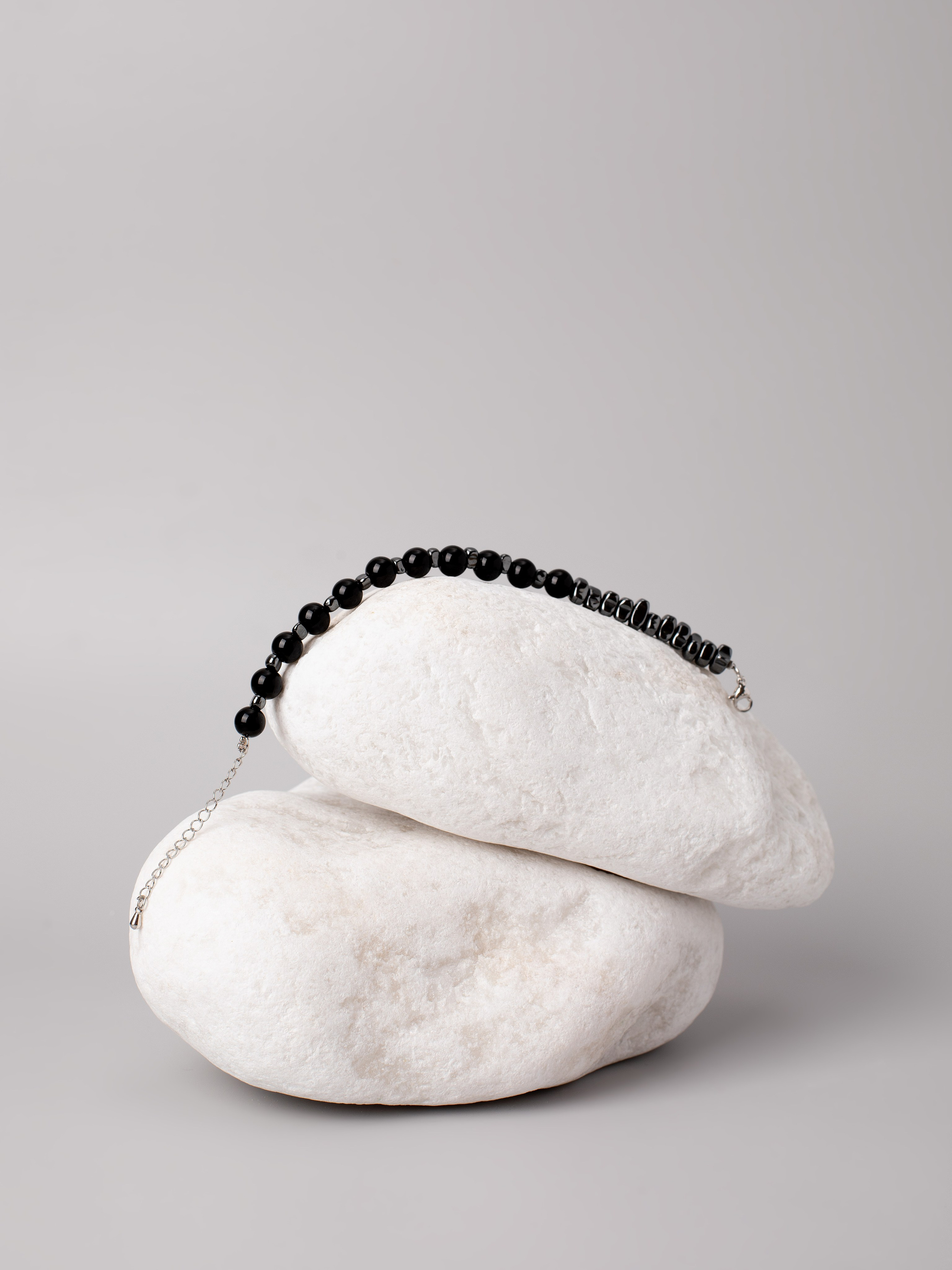 Браслеты ручной работы. Фотостудия предметной и модельной съёмки для маркетплейсов