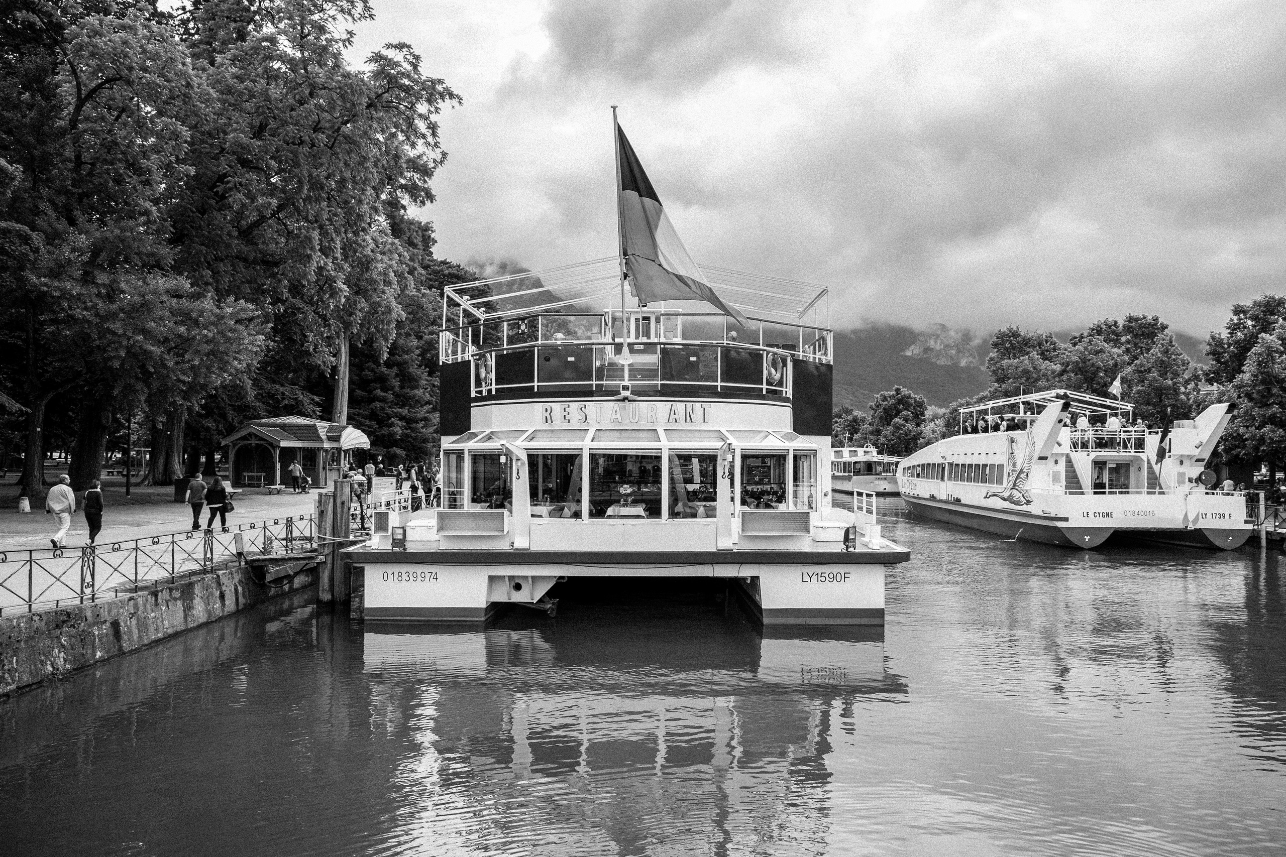 Анси. Фотограф Антон Швец — Монохромная реальность