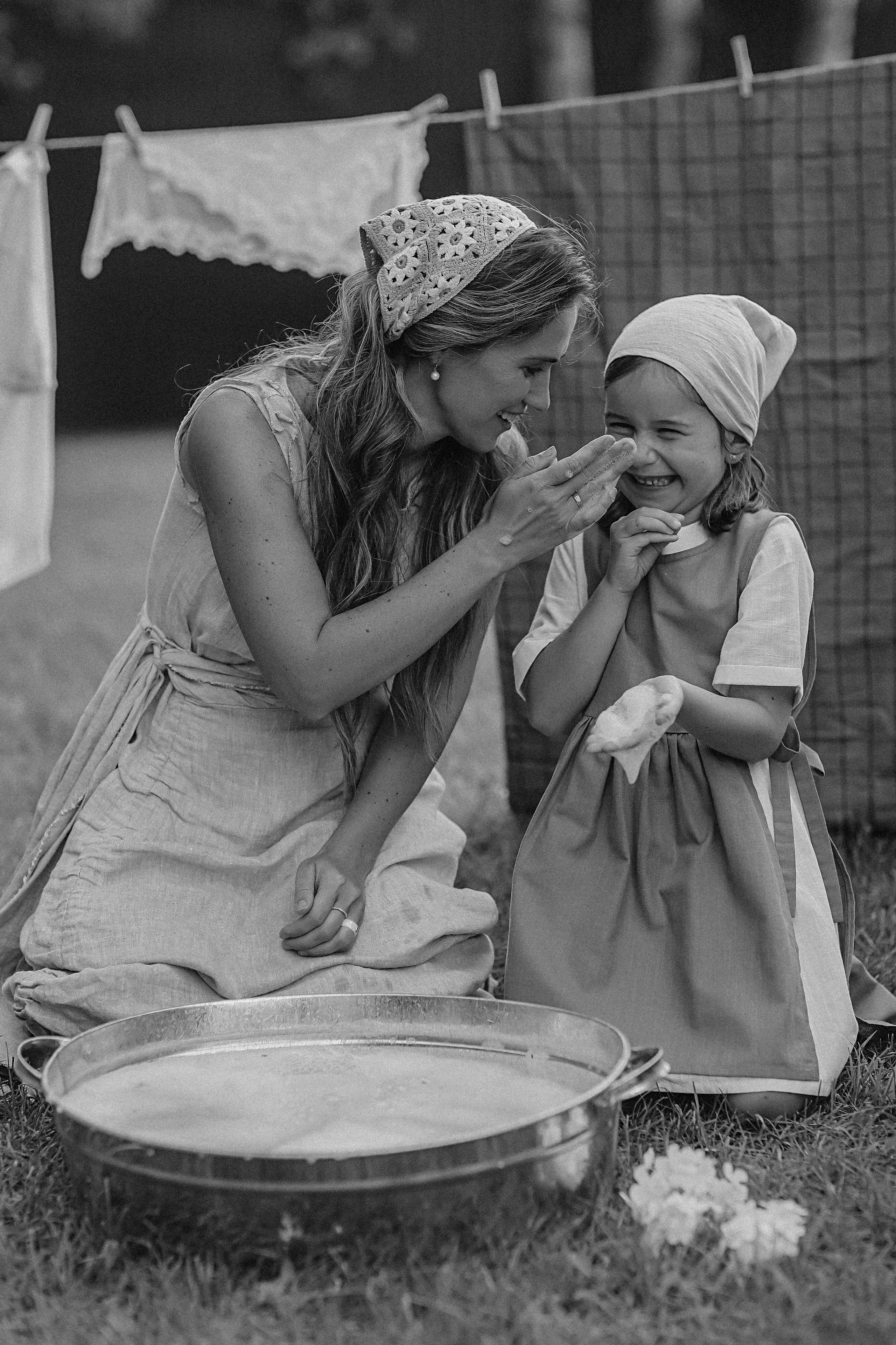 Стирка у дома. Семейный фотограф Тюмень, фотограф на роды Салмина Мария