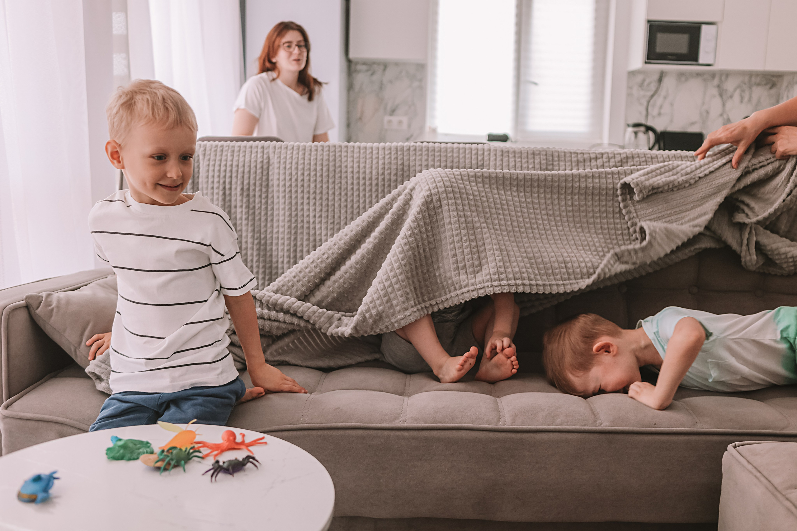 Семейная в домике (репортаж). Семейный фотограф Тюмень, фотограф на роды Салмина Мария