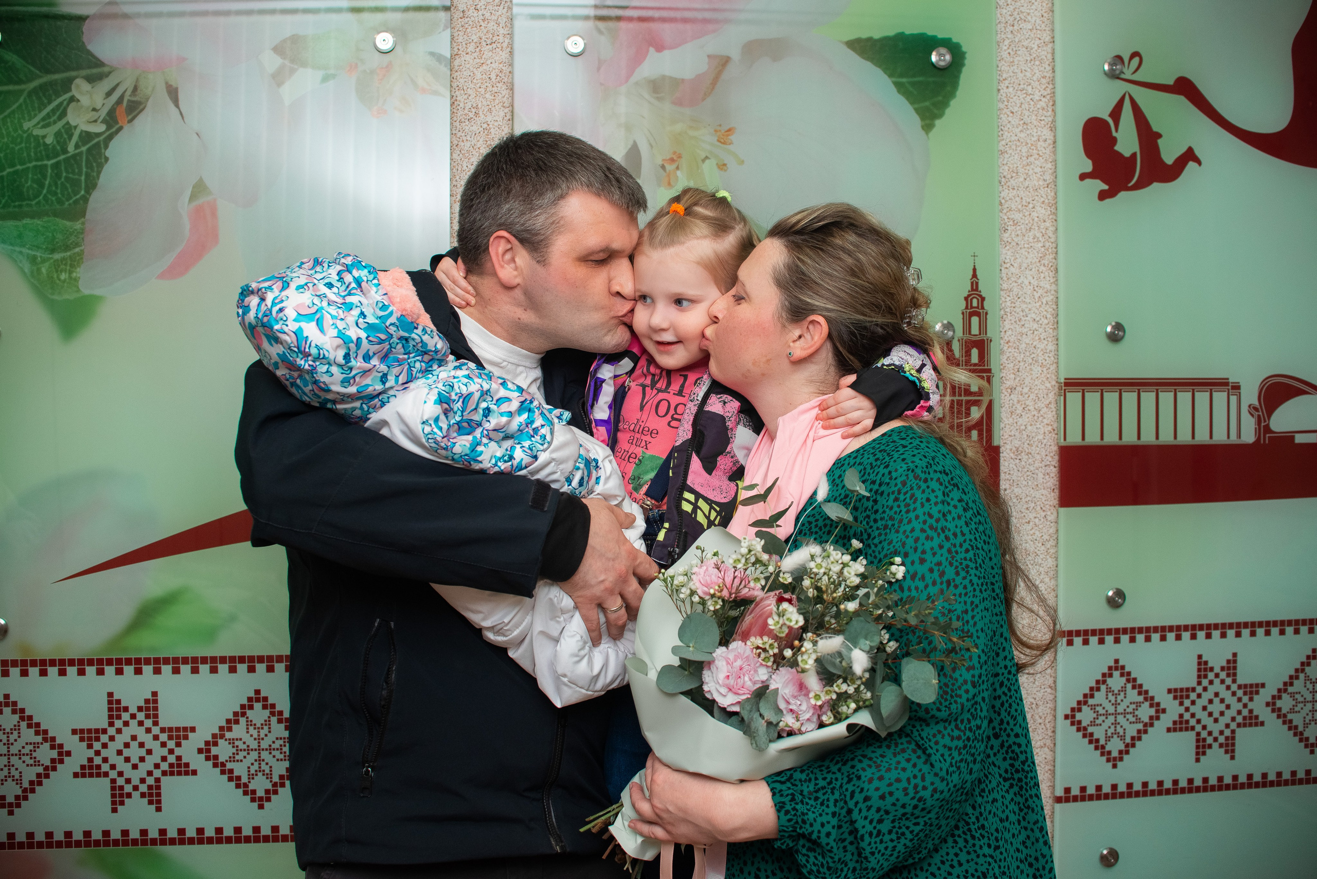 Выписка Мелании 5 РД. Семейный фотограф на выписку из роддома и крещение Минск Настя Гришук