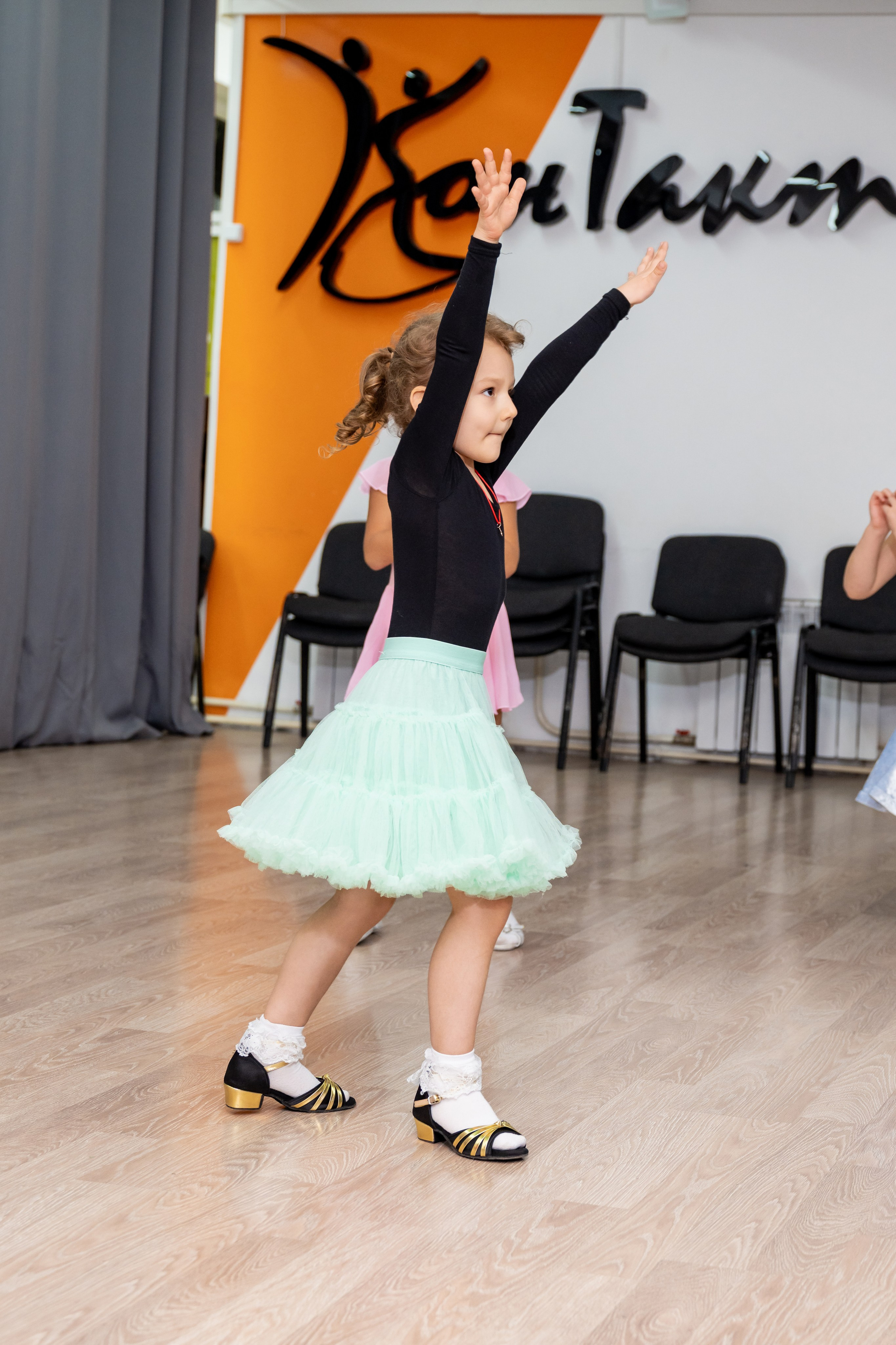 Группа 3-6 лет первый и второй год обучения. КонТакт — спортивные бальные танцы в Москве