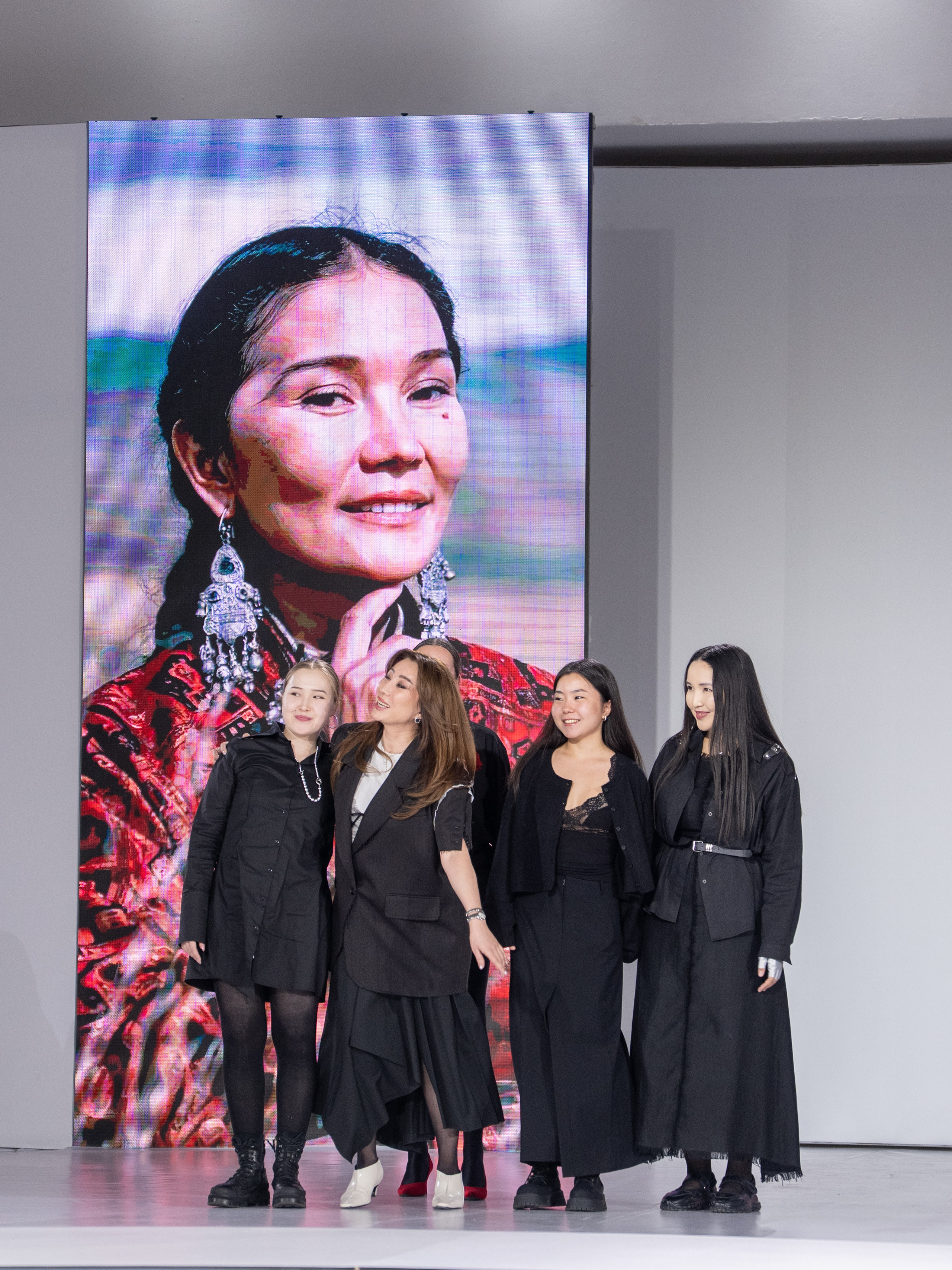 Дизайнер Aida Kaumenova. Сайт Алматинского НЮ АРТ, будуар и фэшн фотографа Дениса Карпенко