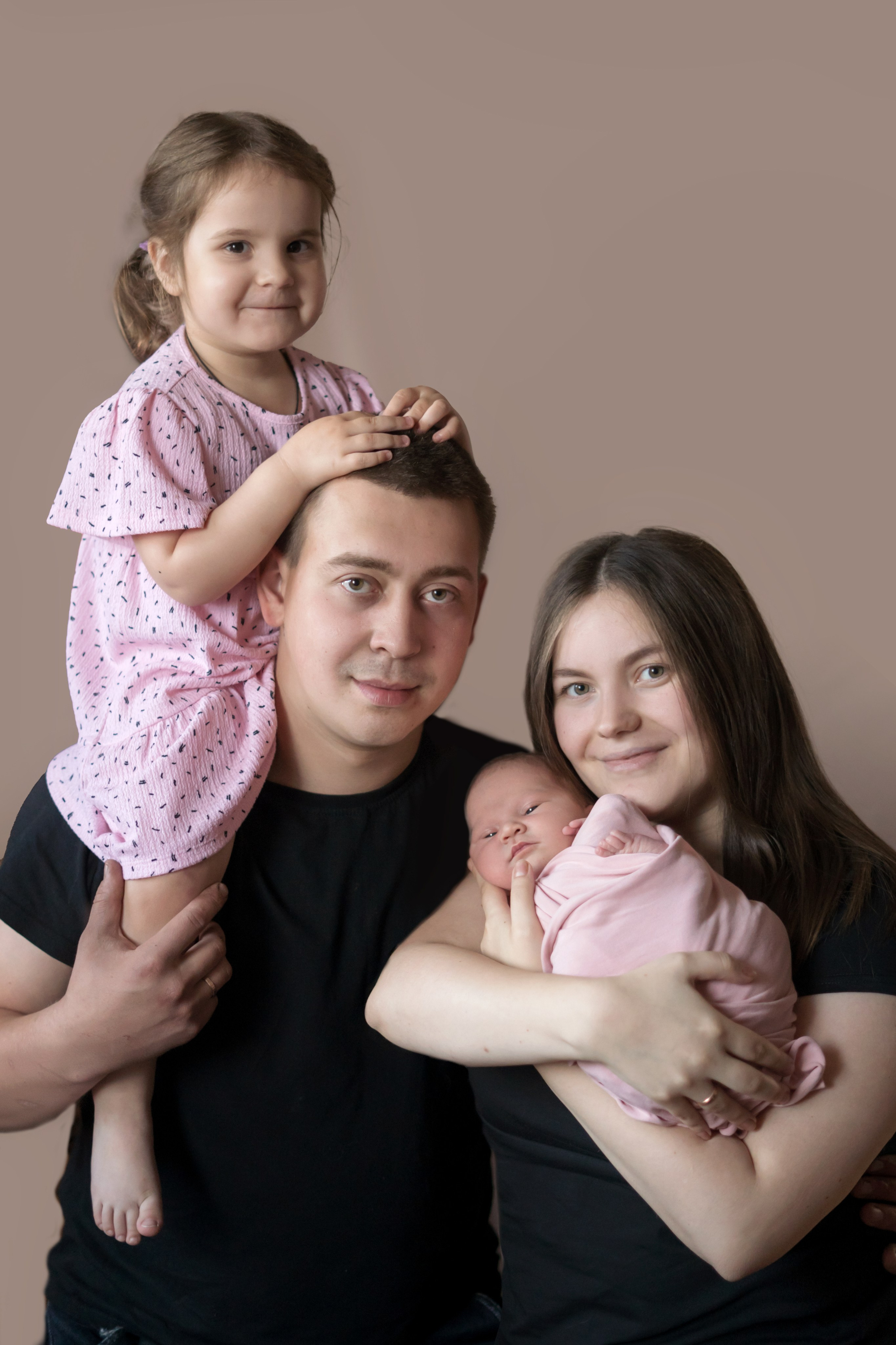 Фото с родителями. Мила Посвит Фотограф новорожденных в Тобольске