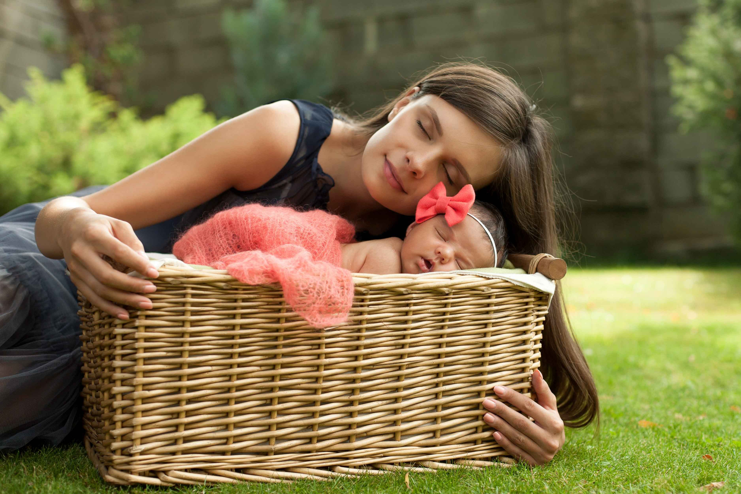 Newborn Алматы, фотосессия новорожденных и младенцев с родителями. Фотостудия Алматы. Семейная и детская фотостудия Family studio.Фотограф Алматы