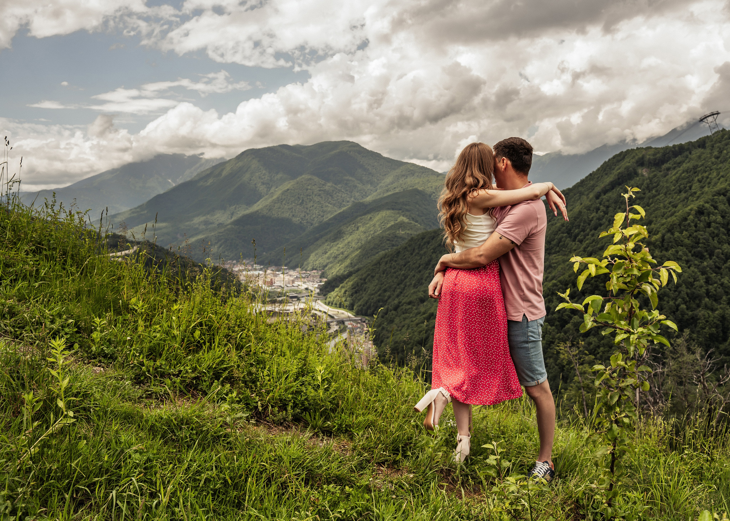 Лав стори фотосессия у моря и в горах в Сочи, Адлере и Красной Поляне. Алина Бернд — свадебный и индивидуальный фотограф в Сочи и Адлере