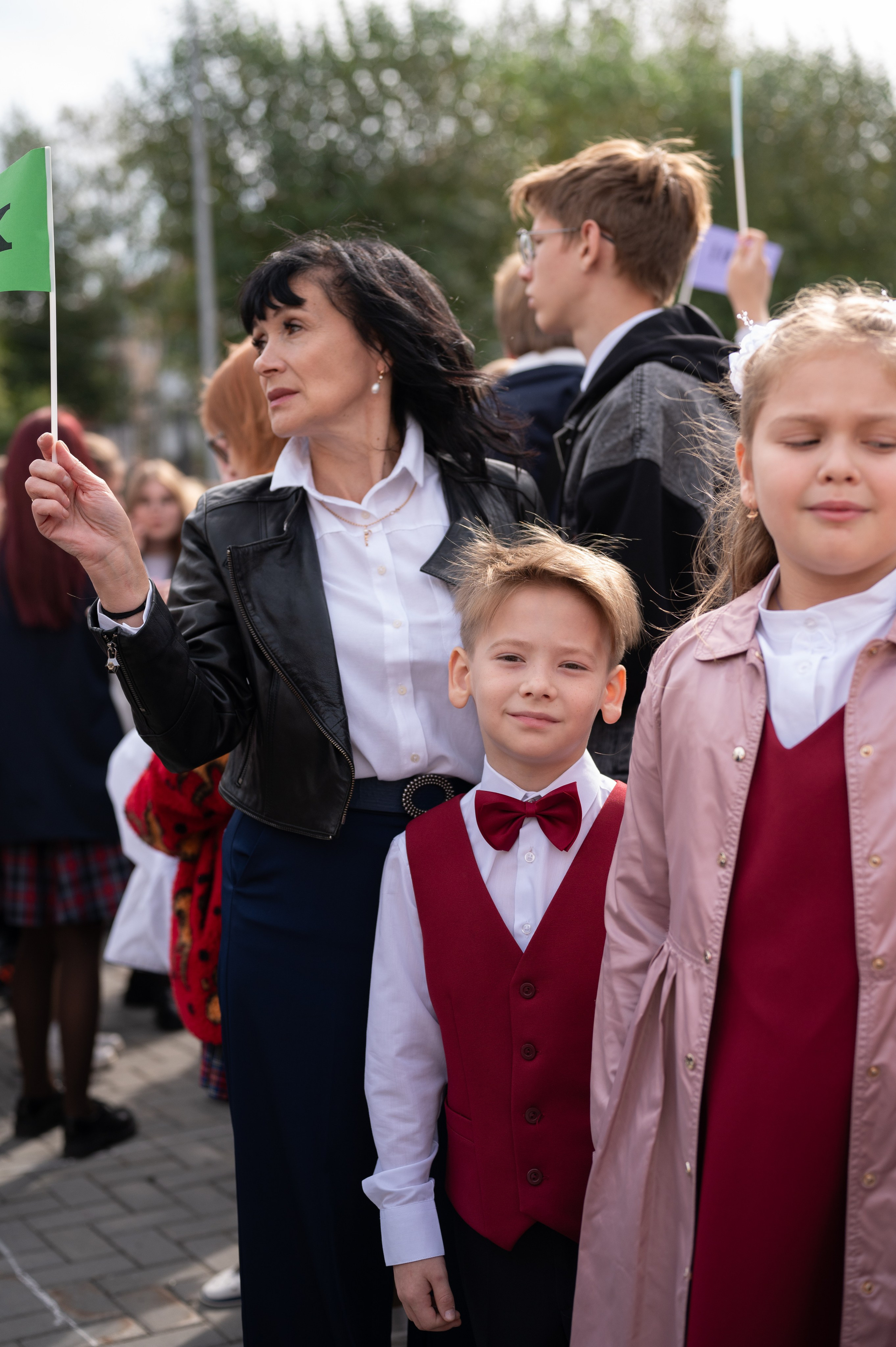 1 сентября 16 гимназия 2 класс (линейка + в классе+ на улице). Фотограф новорожденных, семейный детский в Тюмени Татьяна Морозова