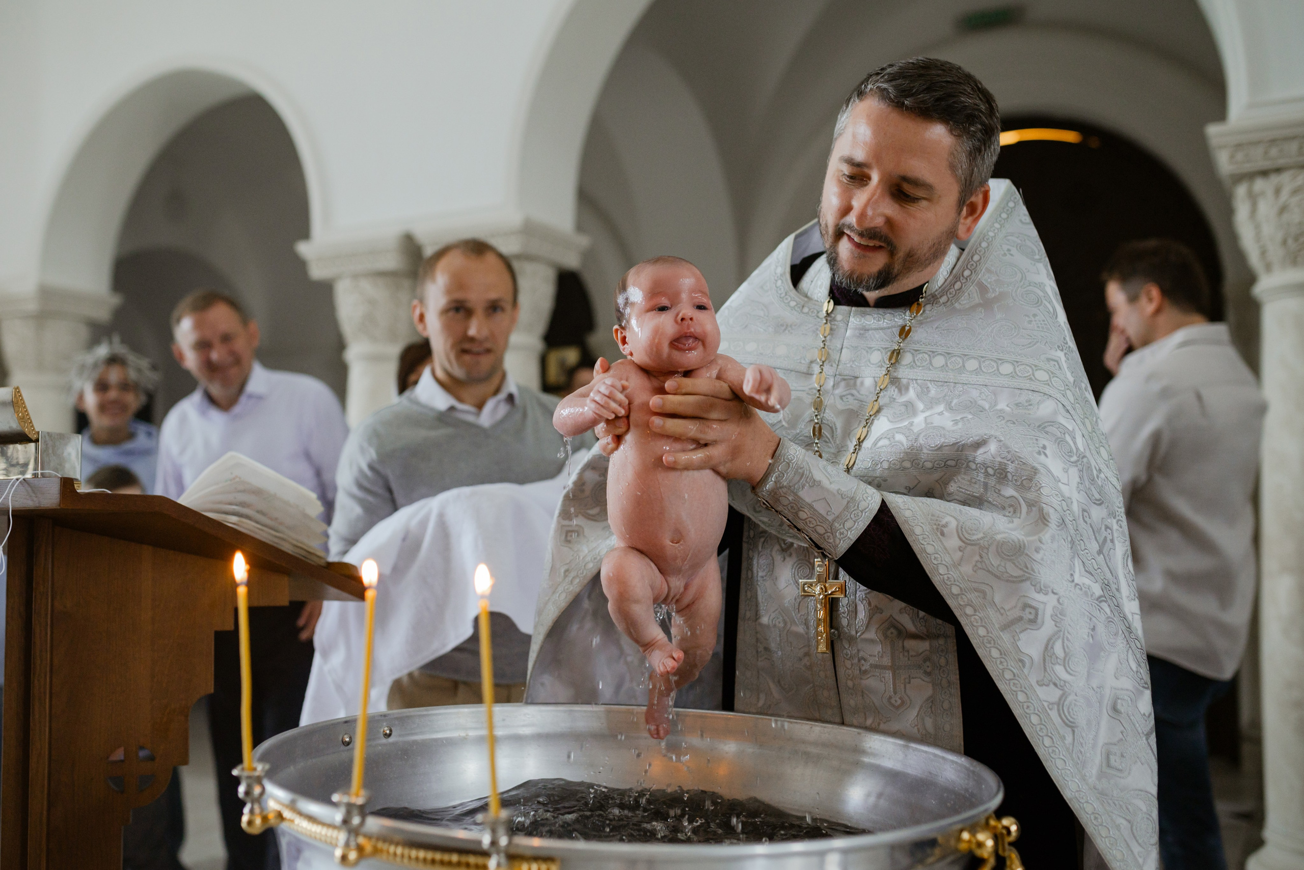 Крещение в Храме Воздвижения Креста Господня. Свадебный фотограф в городе Минск Крохмалюк Анна