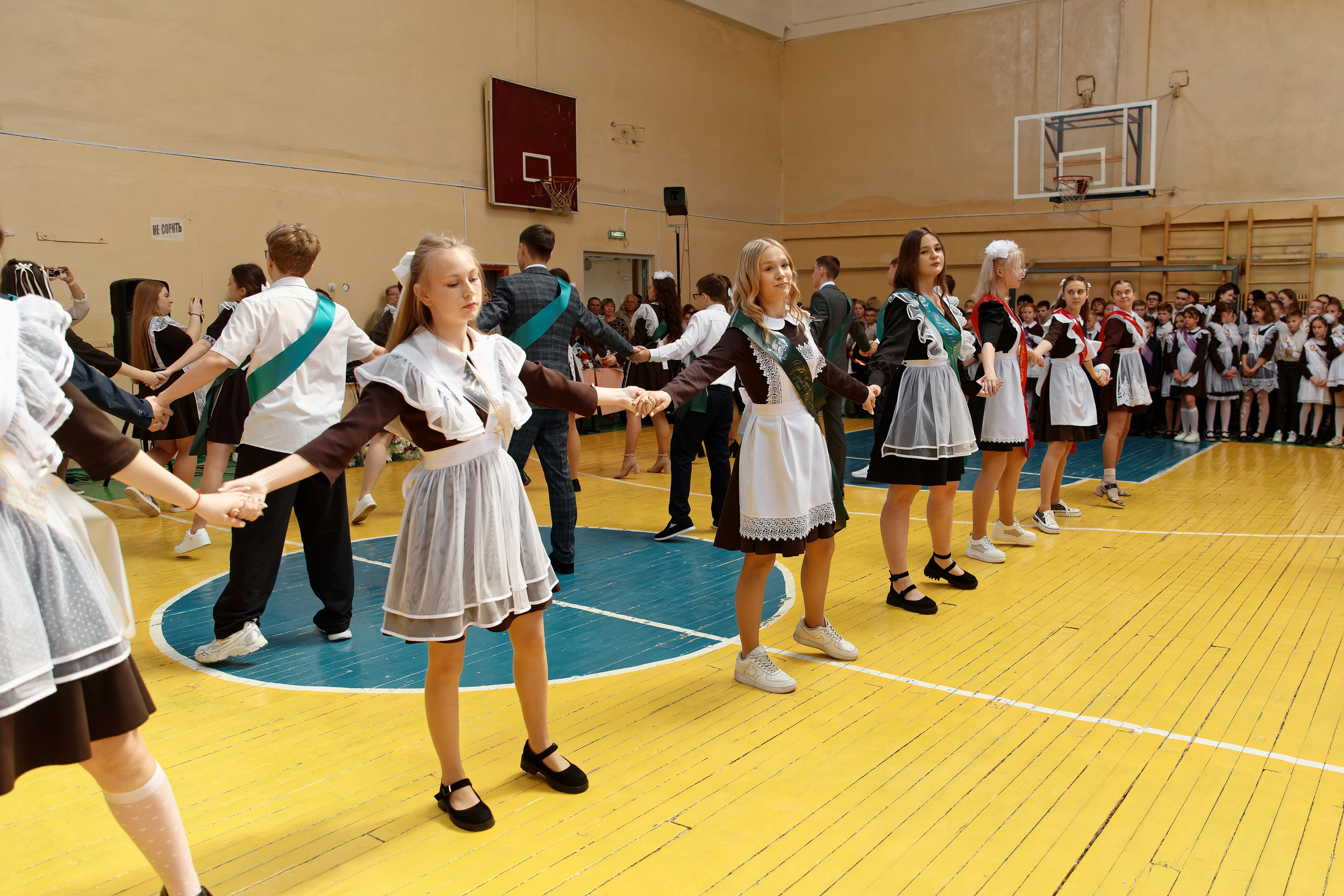 Последний звонок Школа № 42. Семейный фотограф — Макс Белогрудов