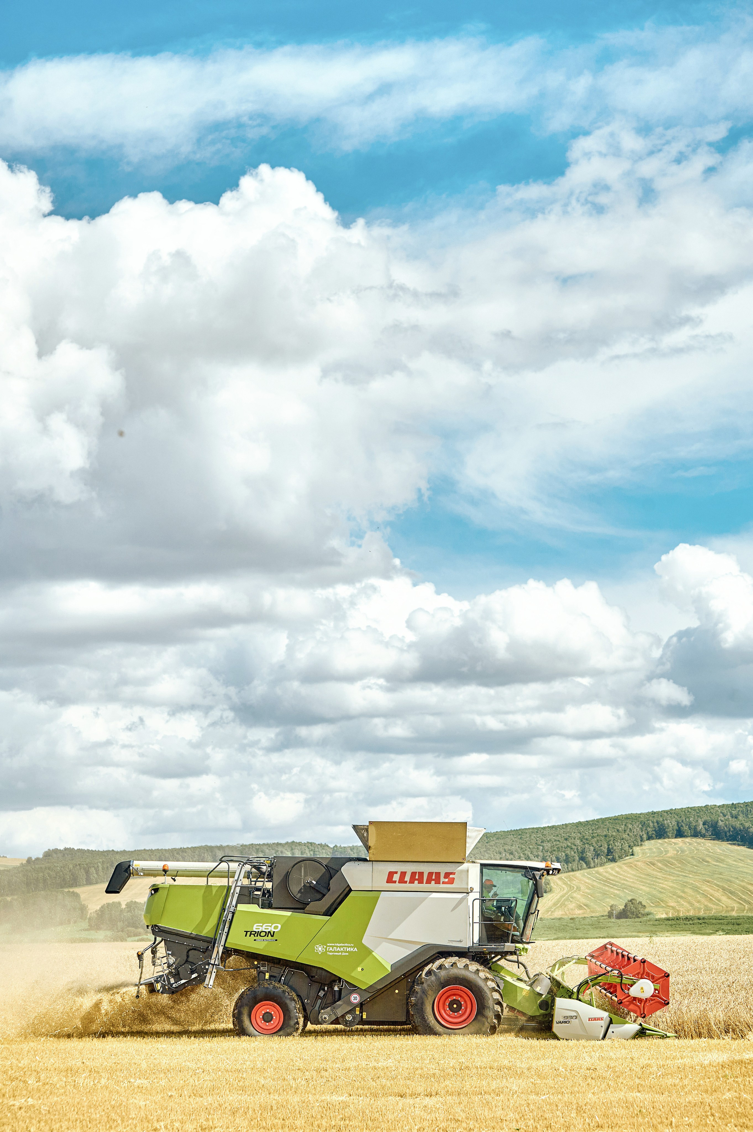 Сельхозтехники Галактика — представление в работе близ г. Абакан. Фотограф Яковлев Роман — Красноярск