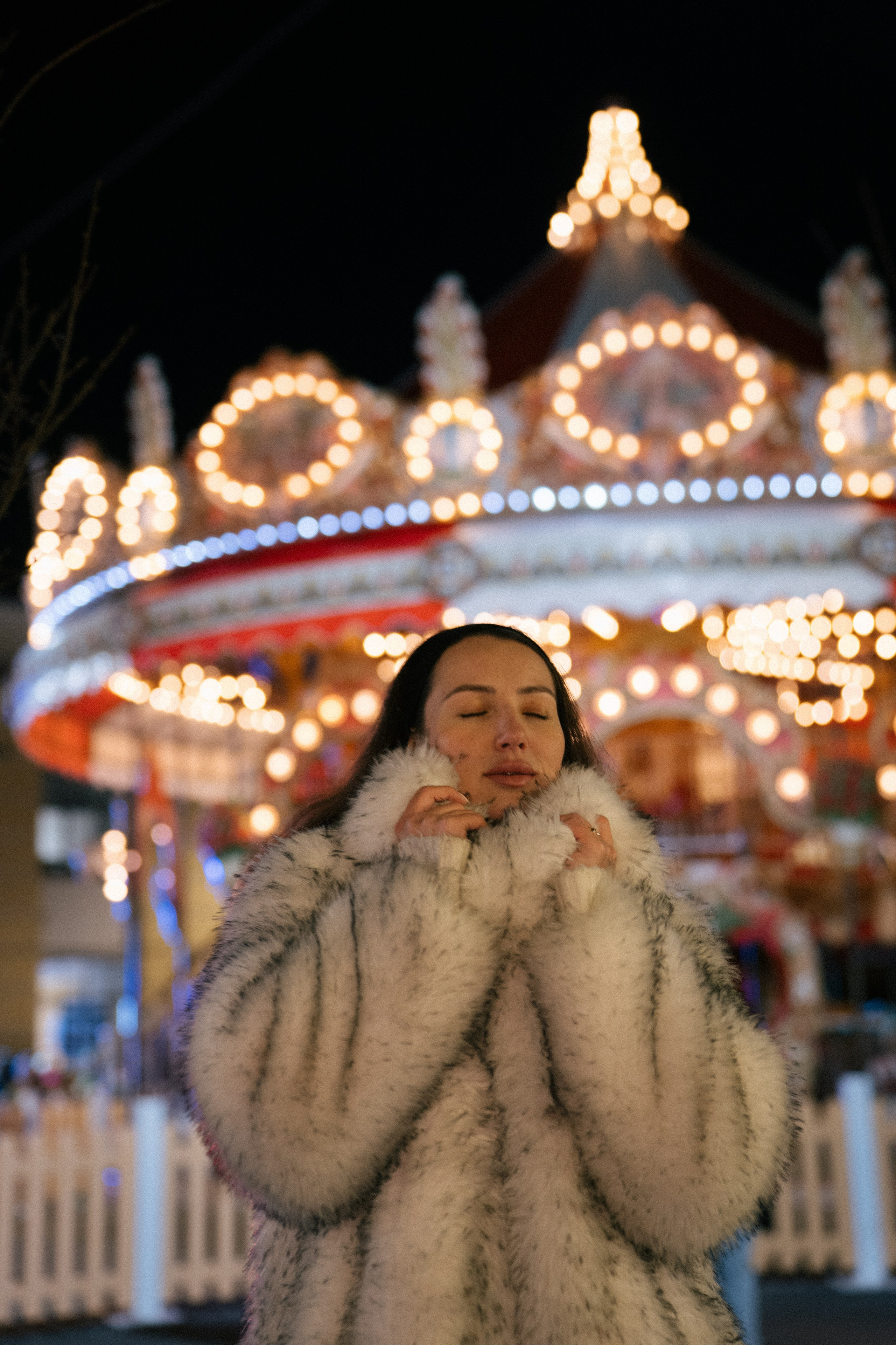 ПРОГУЛКА НА МАНЕЖНОЙ ПЛОЩАДИ ДЛЯ ДЕВУШКИ ПЕРЕД НОВЫМ ГОДОМ (НОВОГОДНЯЯ ФОТОСЕССИИЯ НА МАНЕЖНОЙ ПЛОЩАДИ). Профессиональный фотограф, Санкт-Петербург — Виктория Богомолова