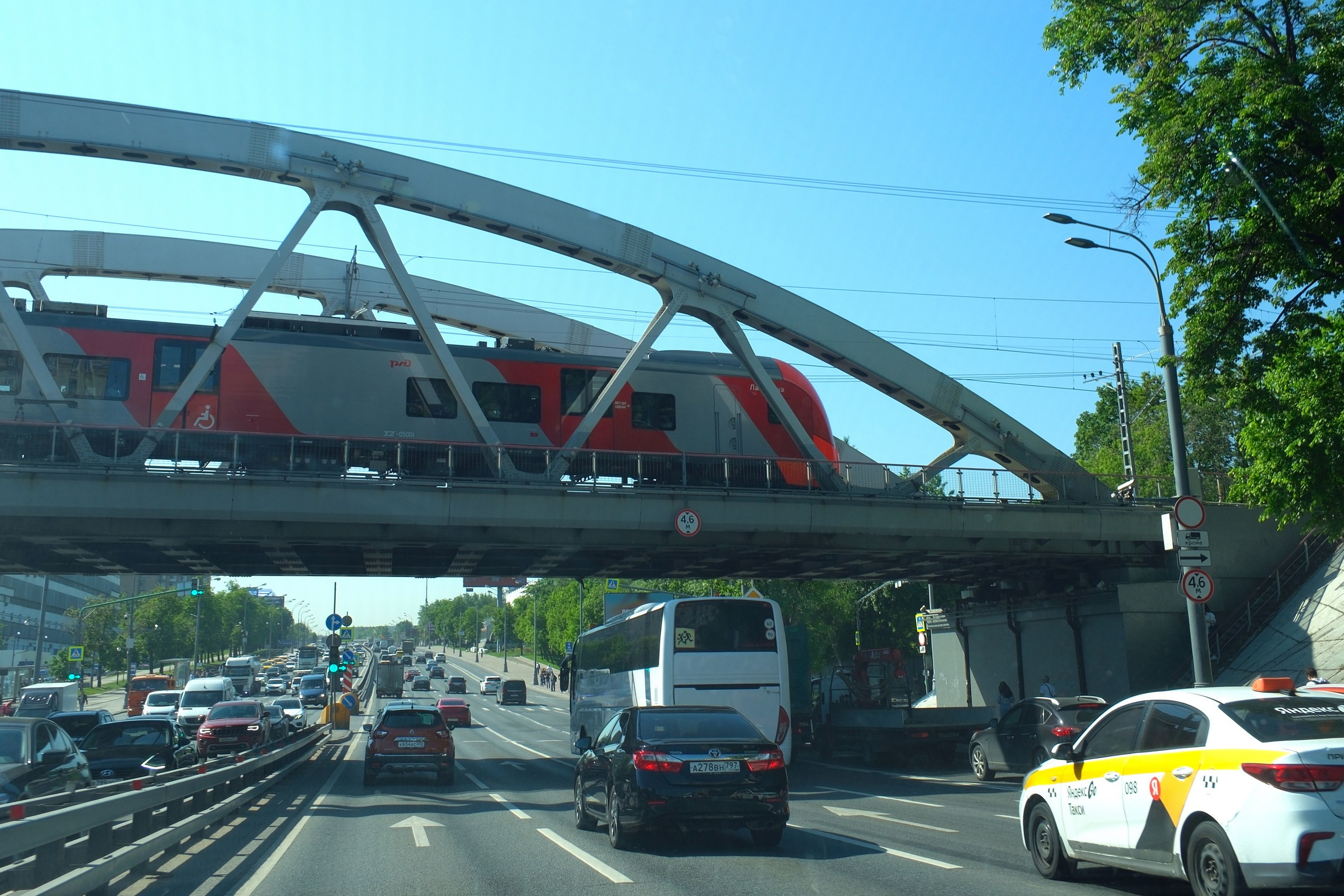 Улица, люди, жизнь…