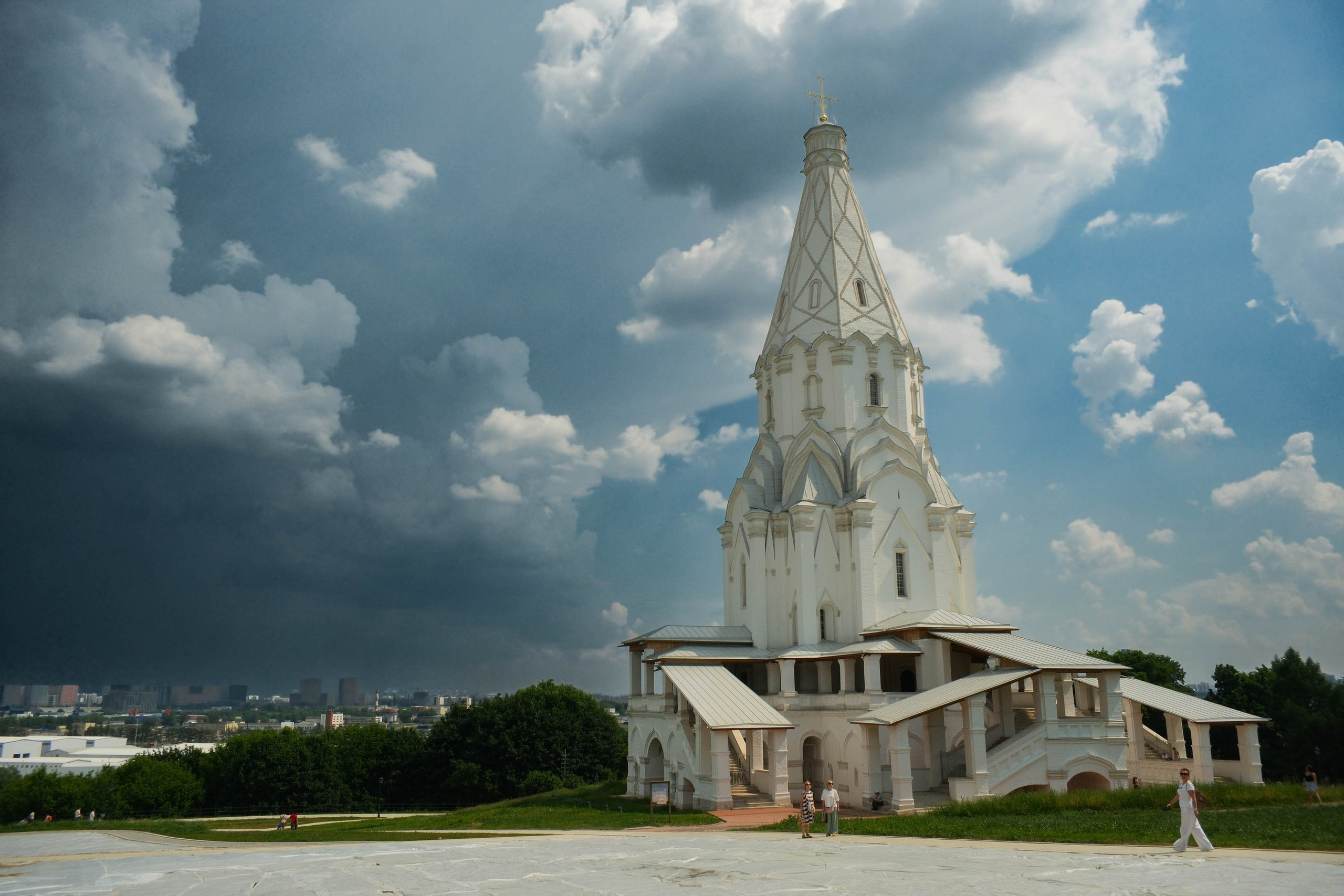 Улица, люди, жизнь…