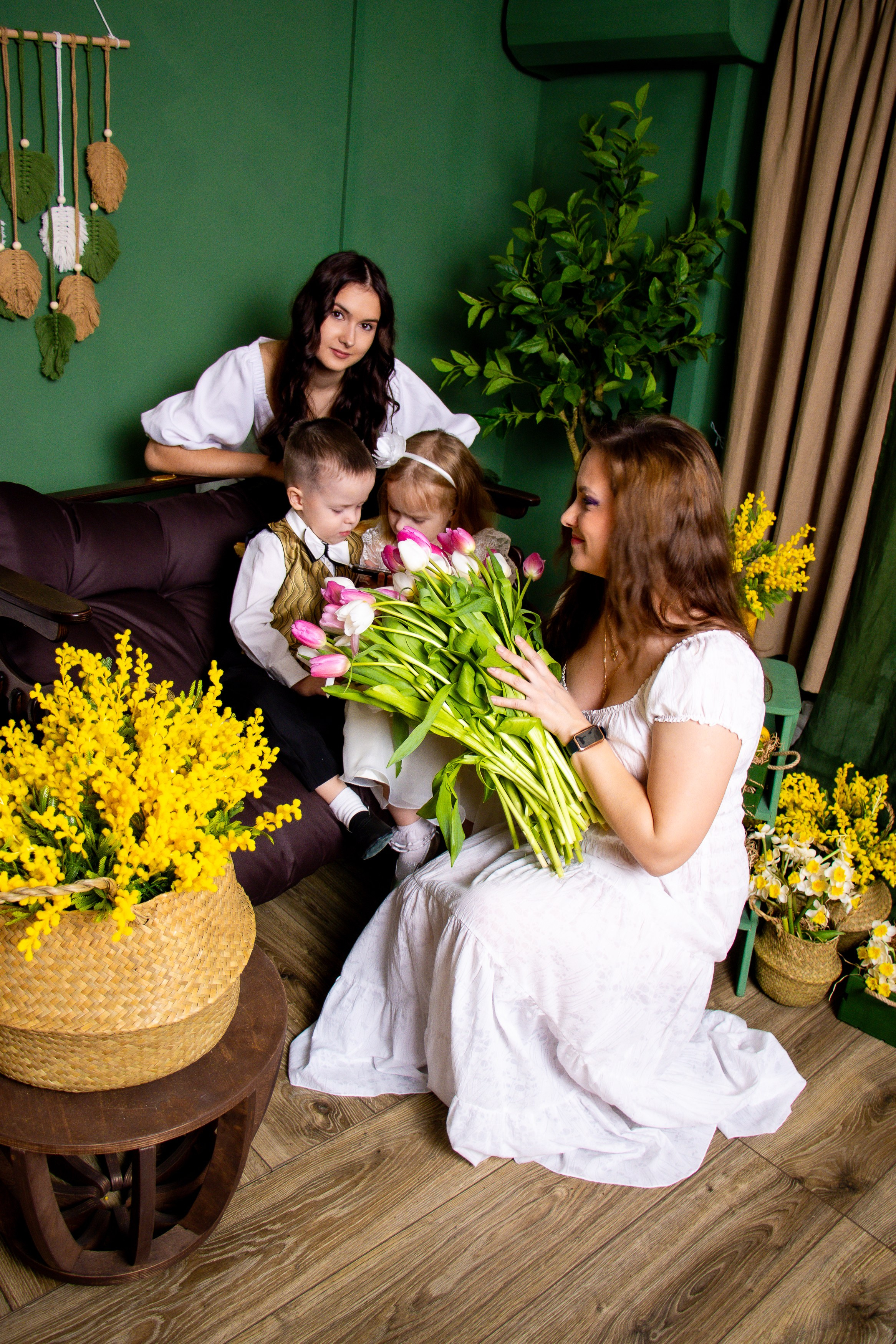 Семейная съемка с мимозой. Фотограф Татьяна Матрос