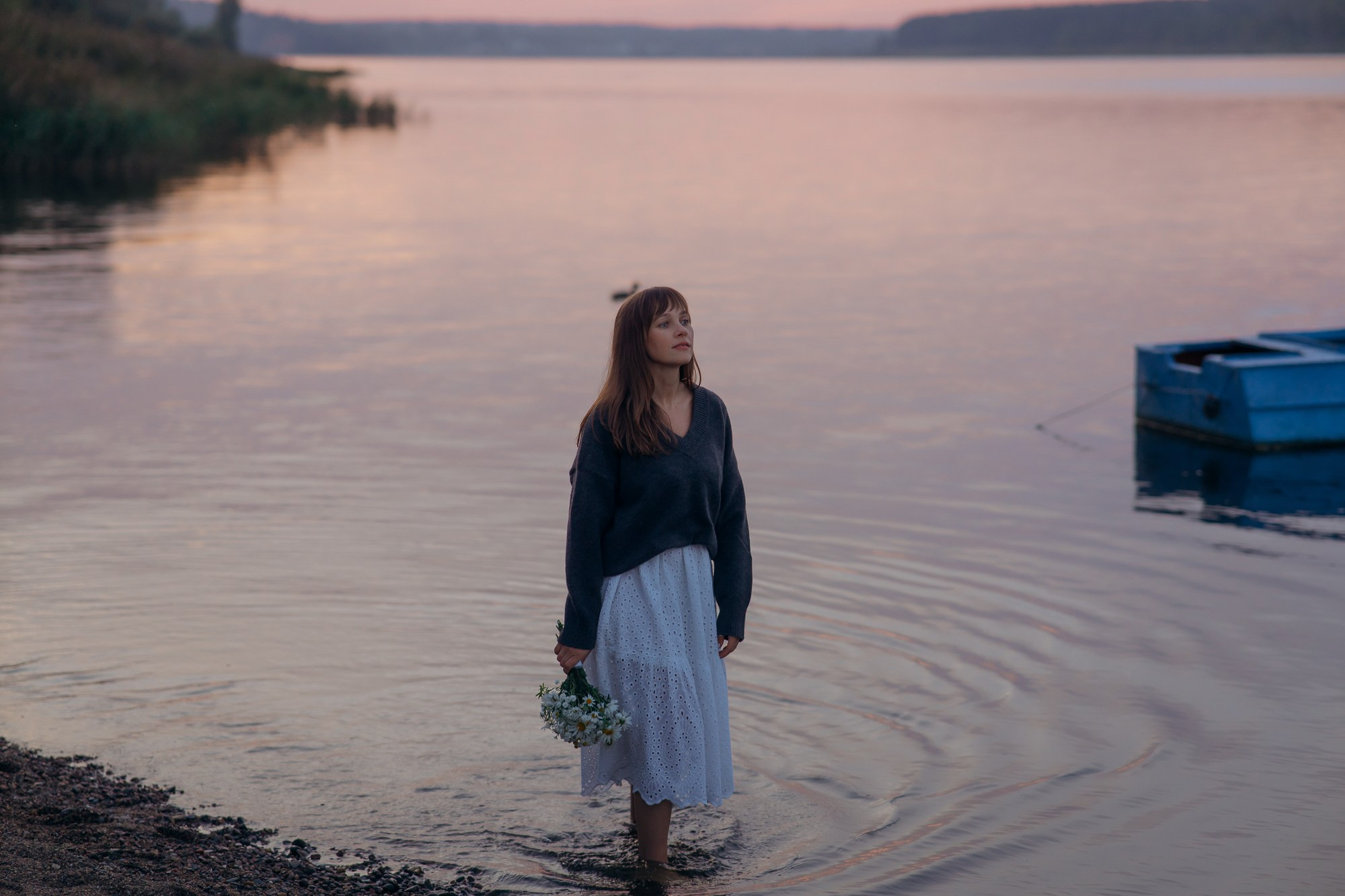 Индивидуальная летняя фотосессия на берегу реки. Свадебный и репортажный фотограф в Ярославле Евгений Сальников