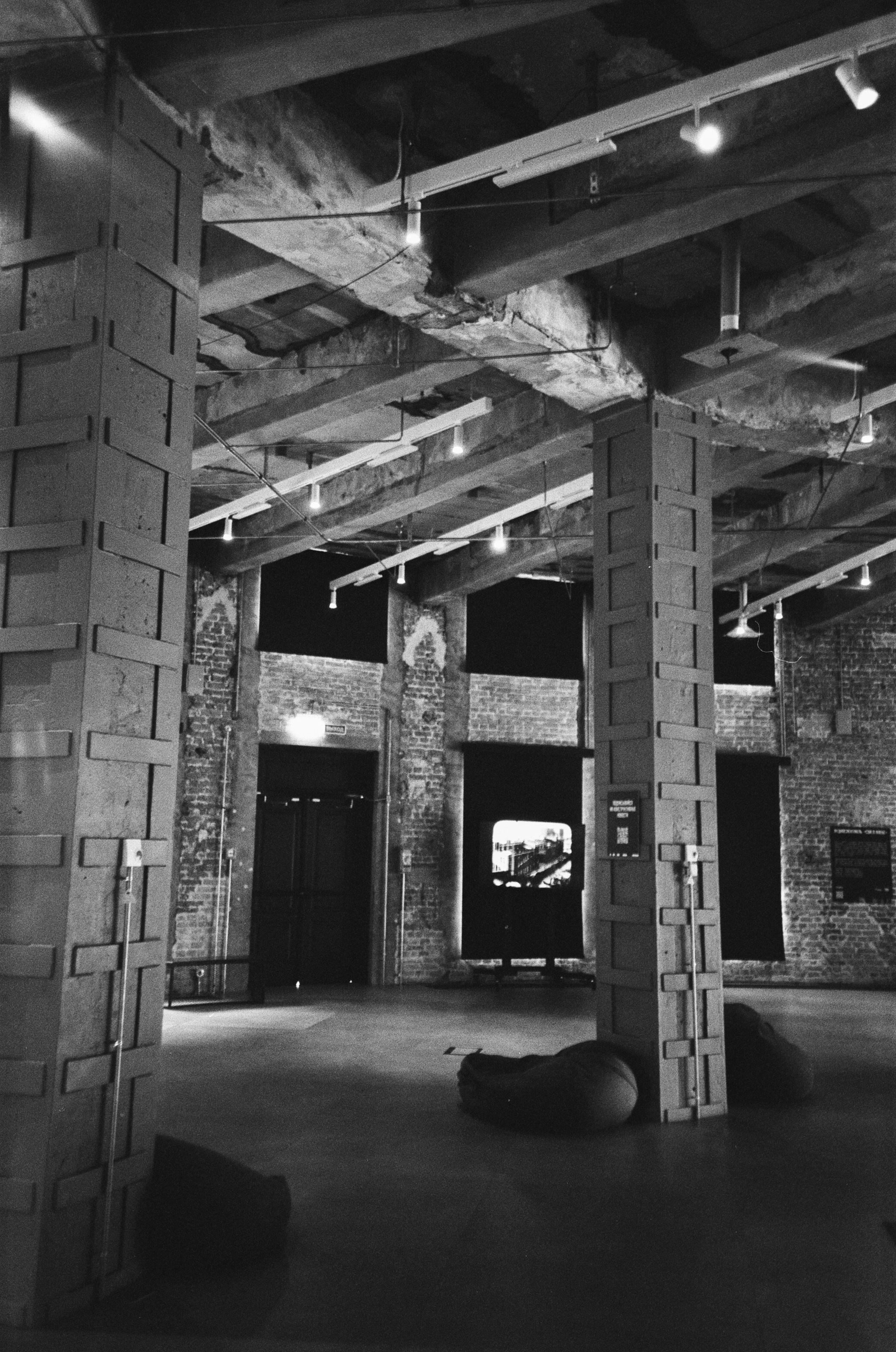 Центр Зотов / выставка От утопии к театру (Мейерхольд) / Cosina CX-1