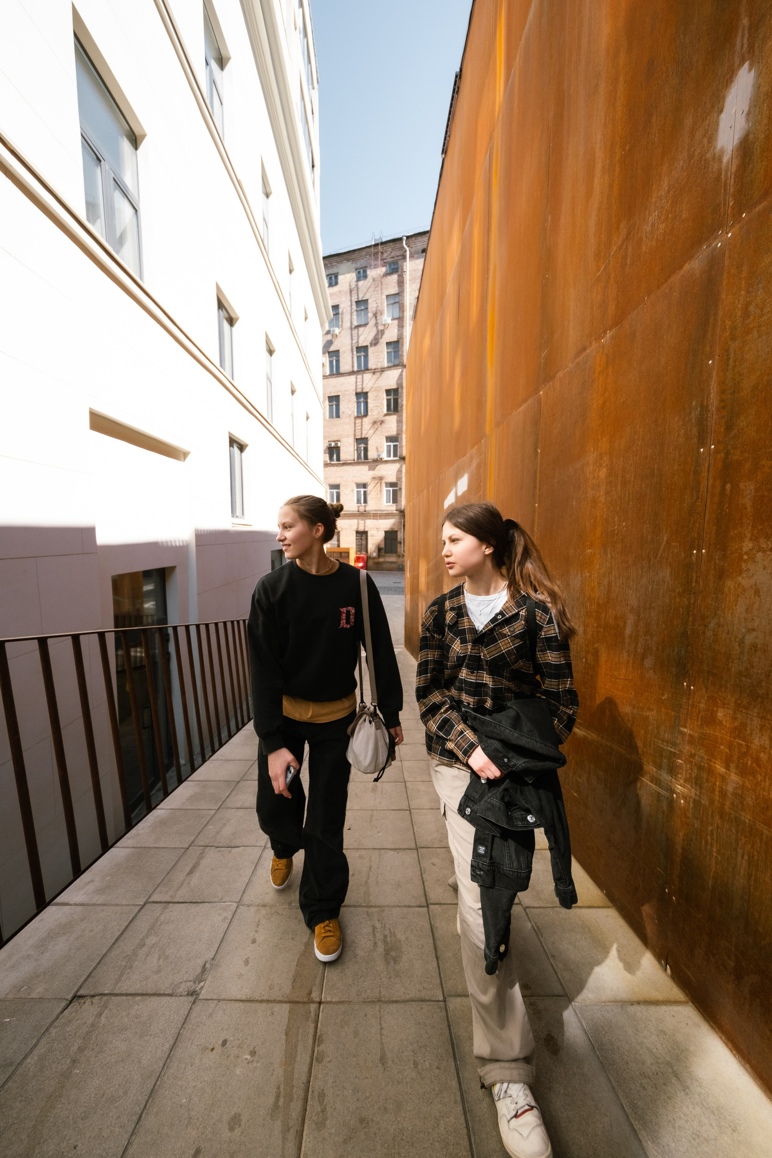 QSC 24. LIYALEE PHOTO