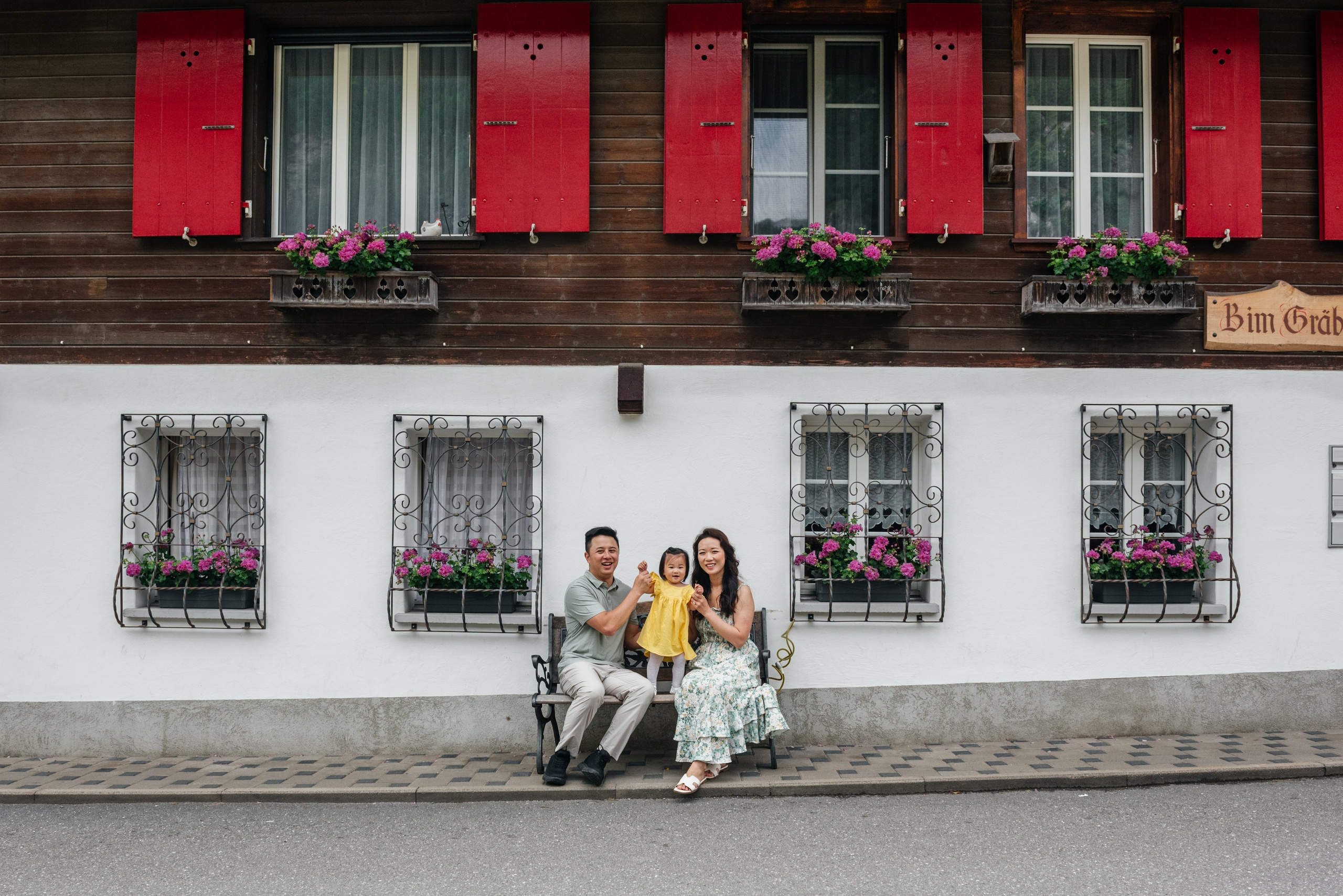 Bernice, Bryant and Kira (Lauterbrunnen, Switzerland). Photographer in Switzerland and Europe Anna Alekseenko