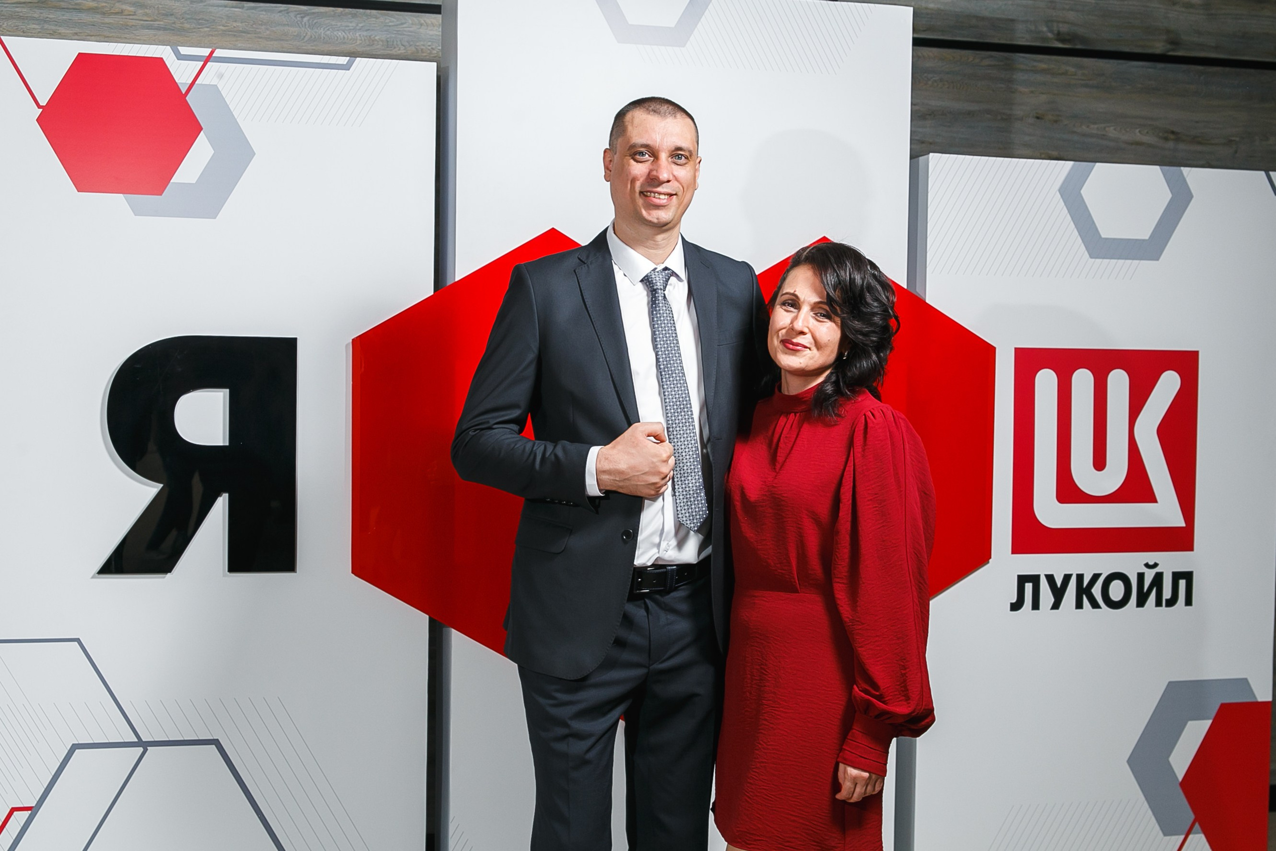 Фотозона на корпоративном мероприятии Лукойла в ДК Царицын. Событийный фотограф Максим Бескоровайновнов